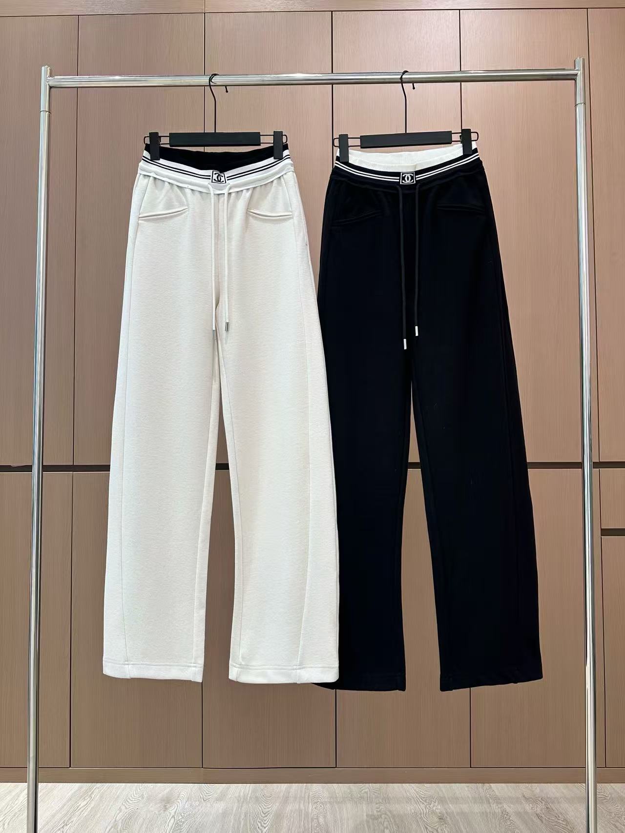 🛒𝐍𝐄𝐖 · 𝟐𝟎𝟐5/爆款现货原单品质 设计师｜女神同款镰刀休闲裤这款裤子选用优质面料，工艺设计，清新