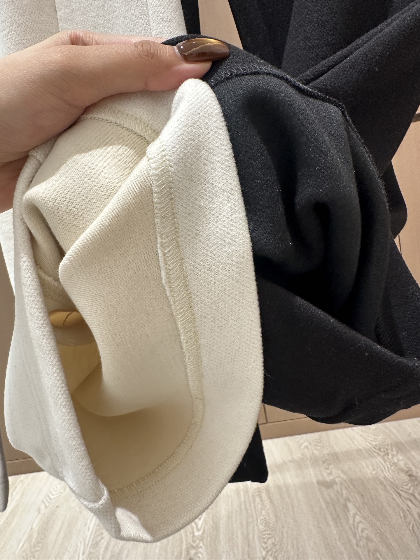 🛒𝐍𝐄𝐖 · 𝟐𝟎𝟐5/爆款现货原单品质 设计师｜女神同款镰刀休闲裤这款裤子选用优质面料，工艺设计，清新