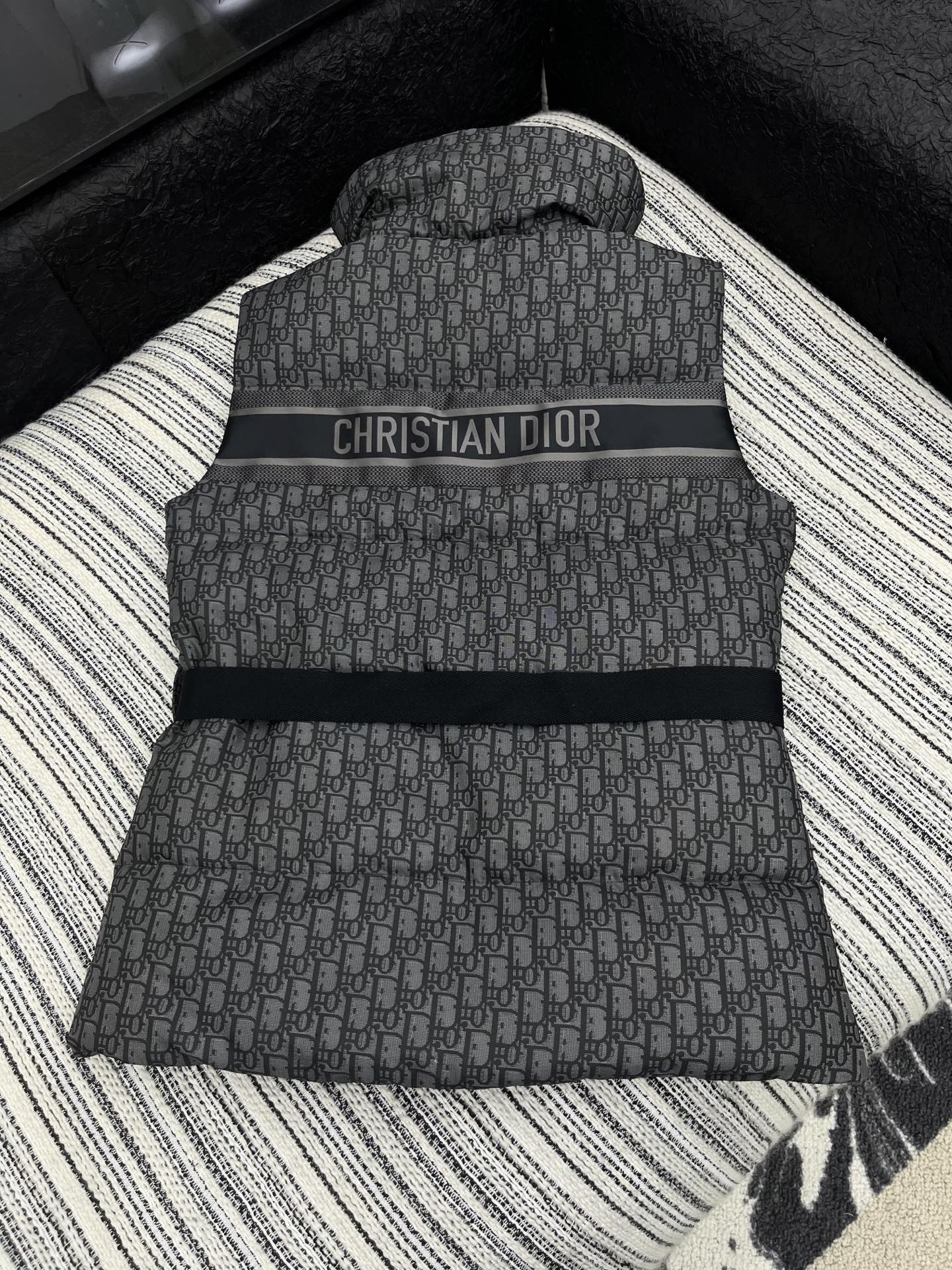 🛒𝐍𝐄𝐖 · 𝟐𝟎𝟐5/爆款现货原单品质 Dio*｜25新款立领老花羽绒服马甲外套爆单系列款 气质女神必