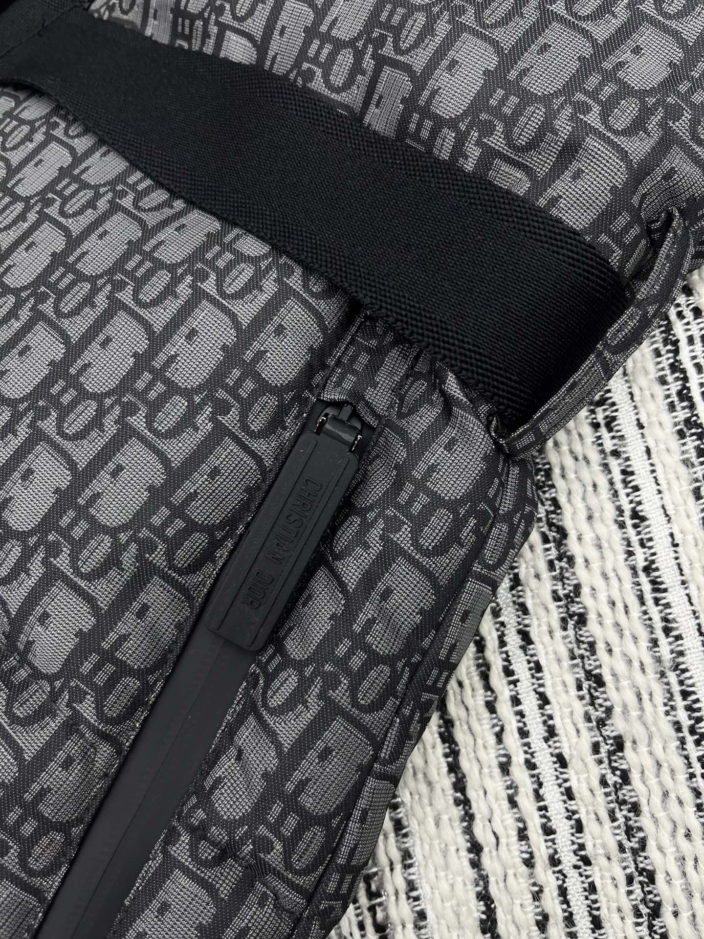 🛒𝐍𝐄𝐖 · 𝟐𝟎𝟐5/爆款现货原单品质 Dio*｜25新款立领老花羽绒服马甲外套爆单系列款 气质女神必