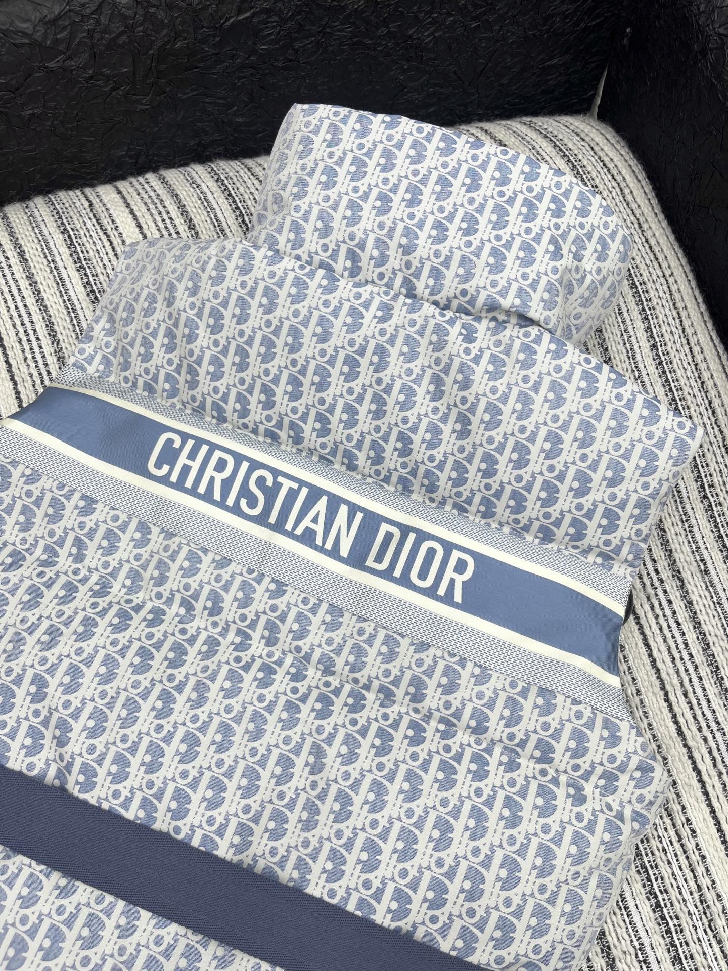 🛒𝐍𝐄𝐖 · 𝟐𝟎𝟐5/爆款现货原单品质 Dio*｜25新款立领老花羽绒服马甲外套爆单系列款 气质女神必