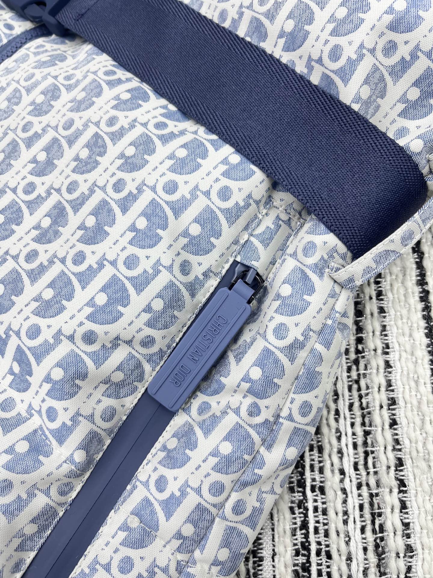 🛒𝐍𝐄𝐖 · 𝟐𝟎𝟐5/爆款现货原单品质 Dio*｜25新款立领老花羽绒服马甲外套爆单系列款 气质女神必