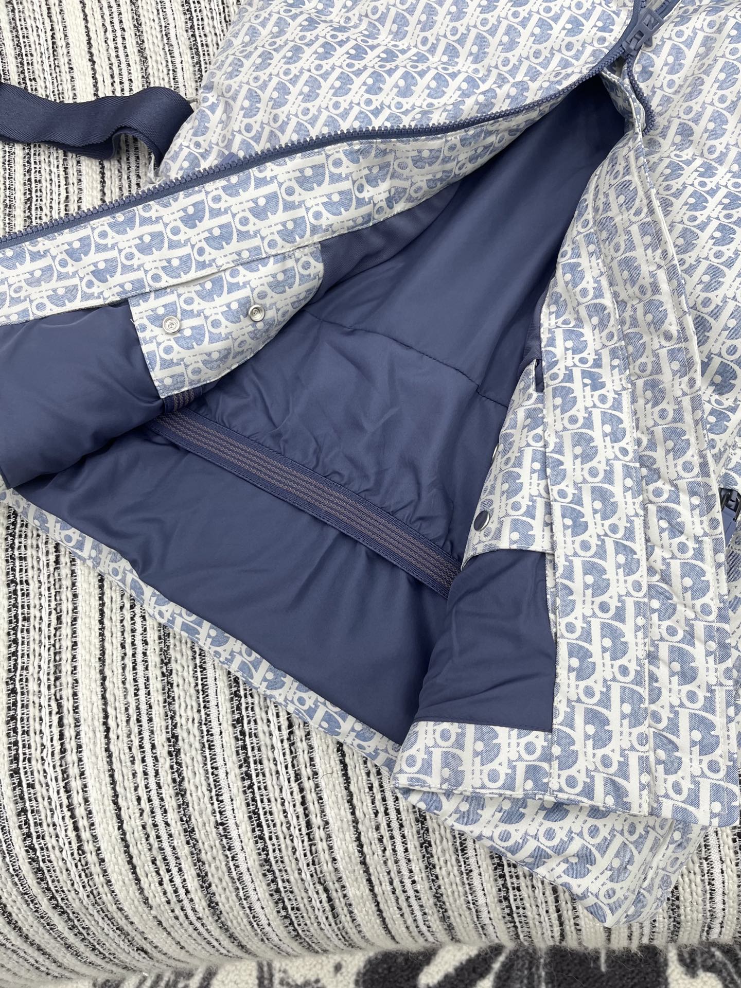 🛒𝐍𝐄𝐖 · 𝟐𝟎𝟐5/爆款现货原单品质 Dio*｜25新款立领老花羽绒服马甲外套爆单系列款 气质女神必