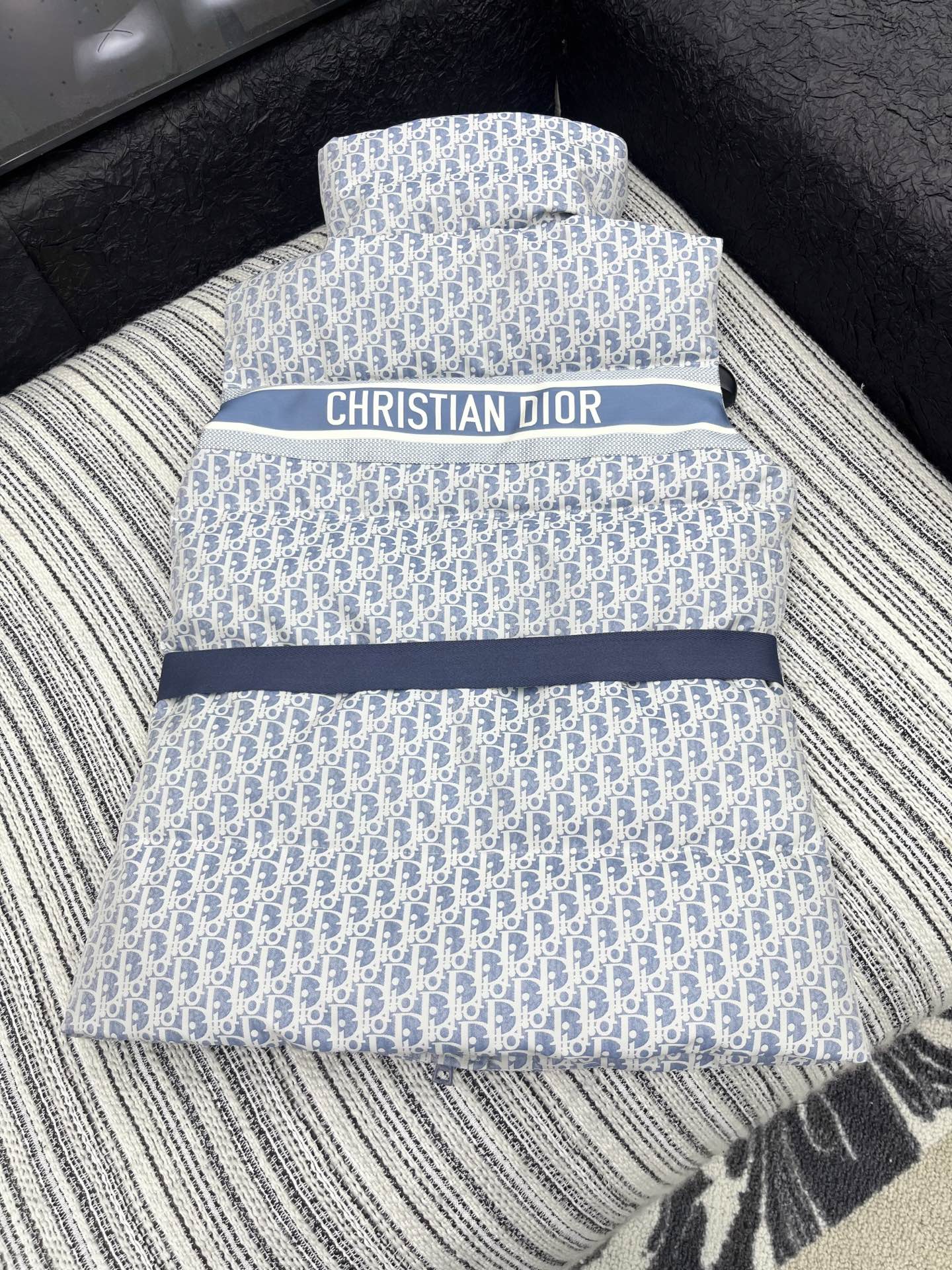 🛒𝐍𝐄𝐖 · 𝟐𝟎𝟐5/爆款现货原单品质 Dio*｜25新款立领老花羽绒服马甲外套爆单系列款 气质女神必