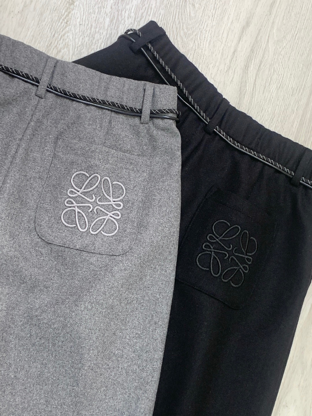 🛒𝐍𝐄𝐖 · 𝟐𝟎𝟐5/爆款现货原单品质 Loe*｜抽绳刺绣休闲裤高品质面料质感柔软细腻舒适减龄少女时代