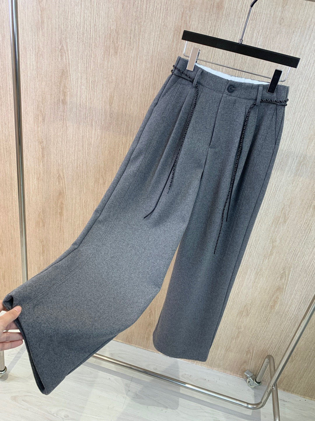 🛒𝐍𝐄𝐖 · 𝟐𝟎𝟐5/爆款现货原单品质 Loe*｜抽绳刺绣休闲裤高品质面料质感柔软细腻舒适减龄少女时代