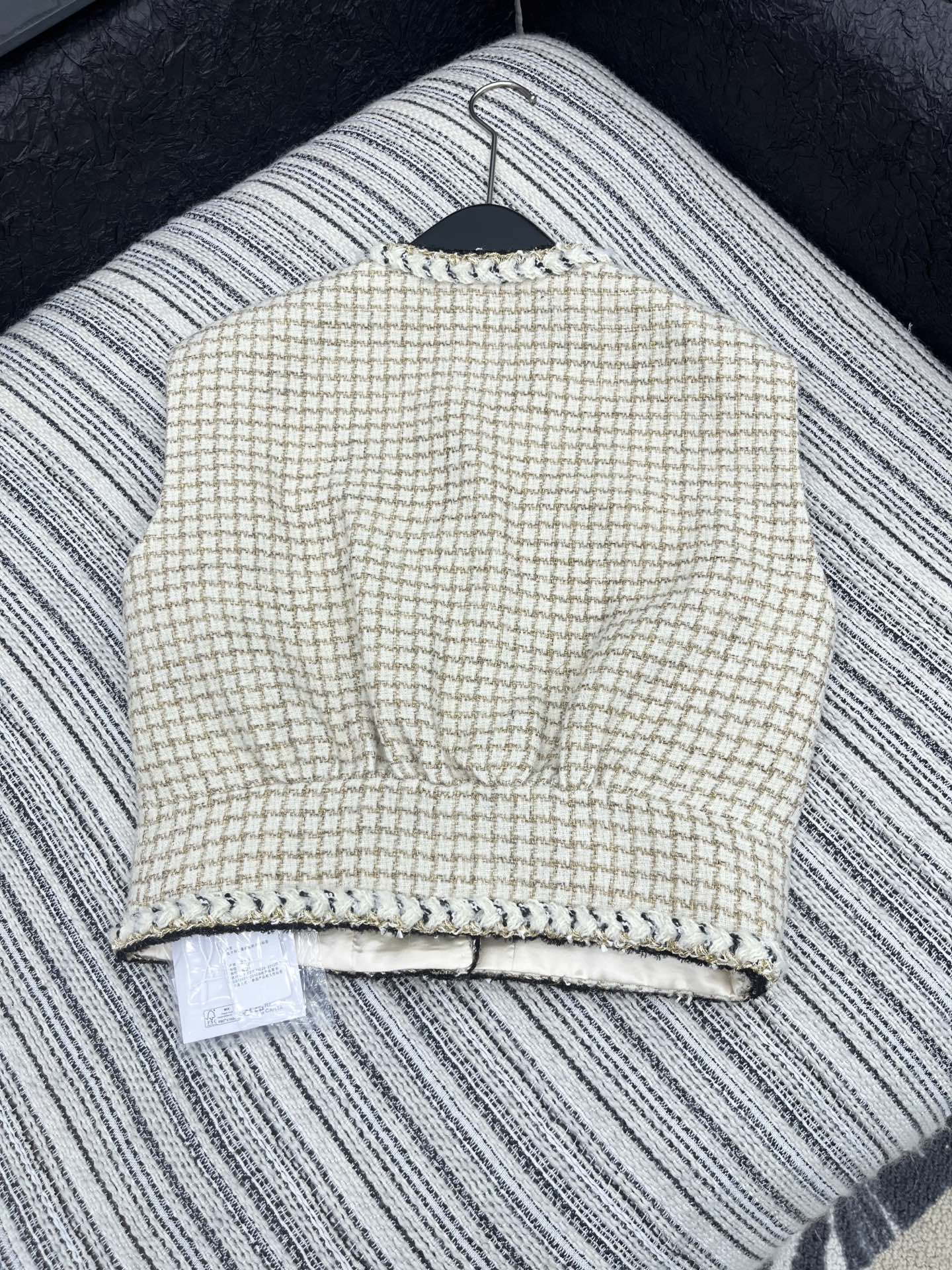 🛒𝐍𝐄𝐖 · 𝟐𝟎𝟐5/爆款现货【原版定制】Chane*｜2025新品亮丝粗花呢小V领背心外套定制YB进