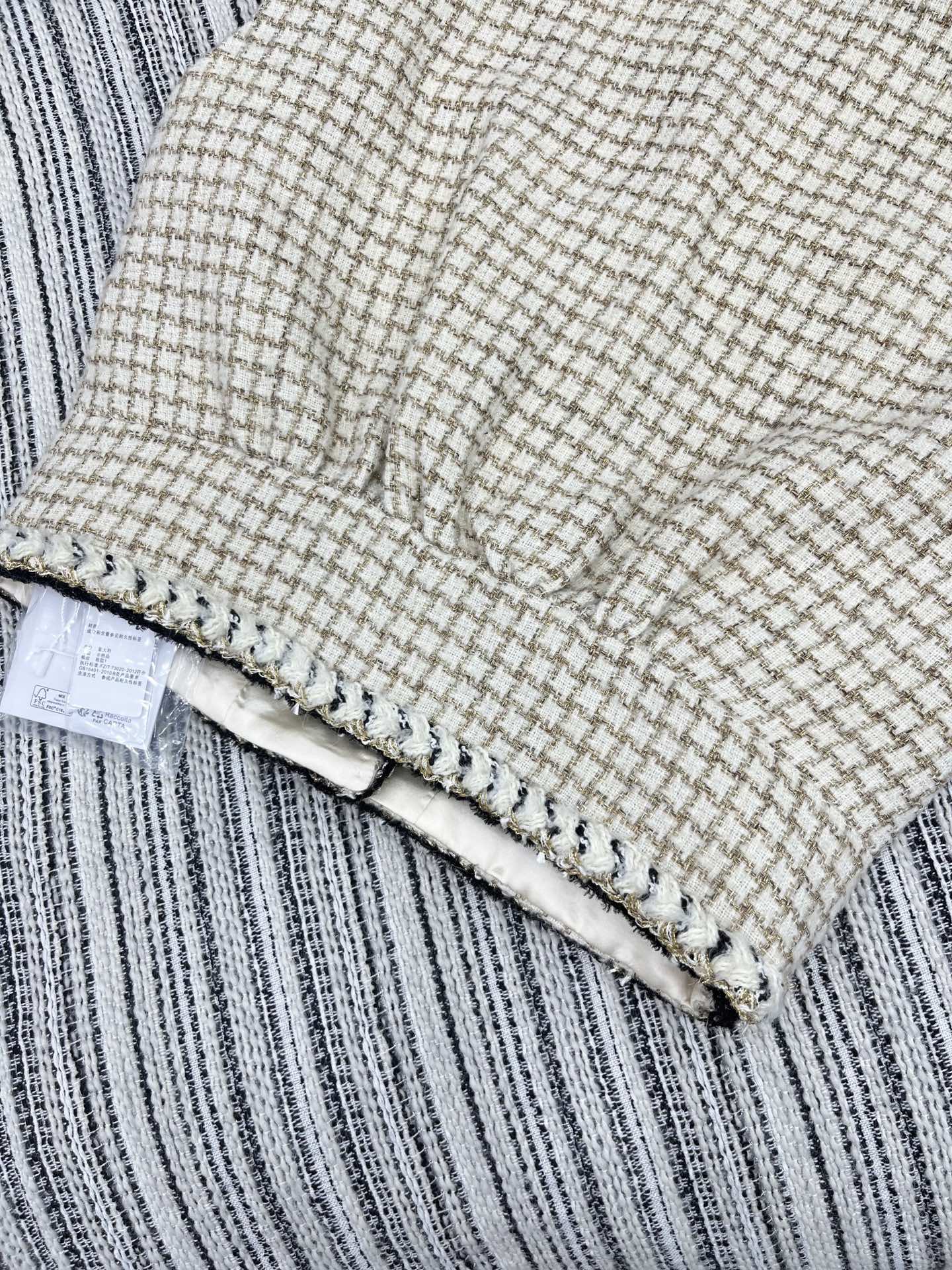 🛒𝐍𝐄𝐖 · 𝟐𝟎𝟐5/爆款现货【原版定制】Chane*｜2025新品亮丝粗花呢小V领背心外套定制YB进