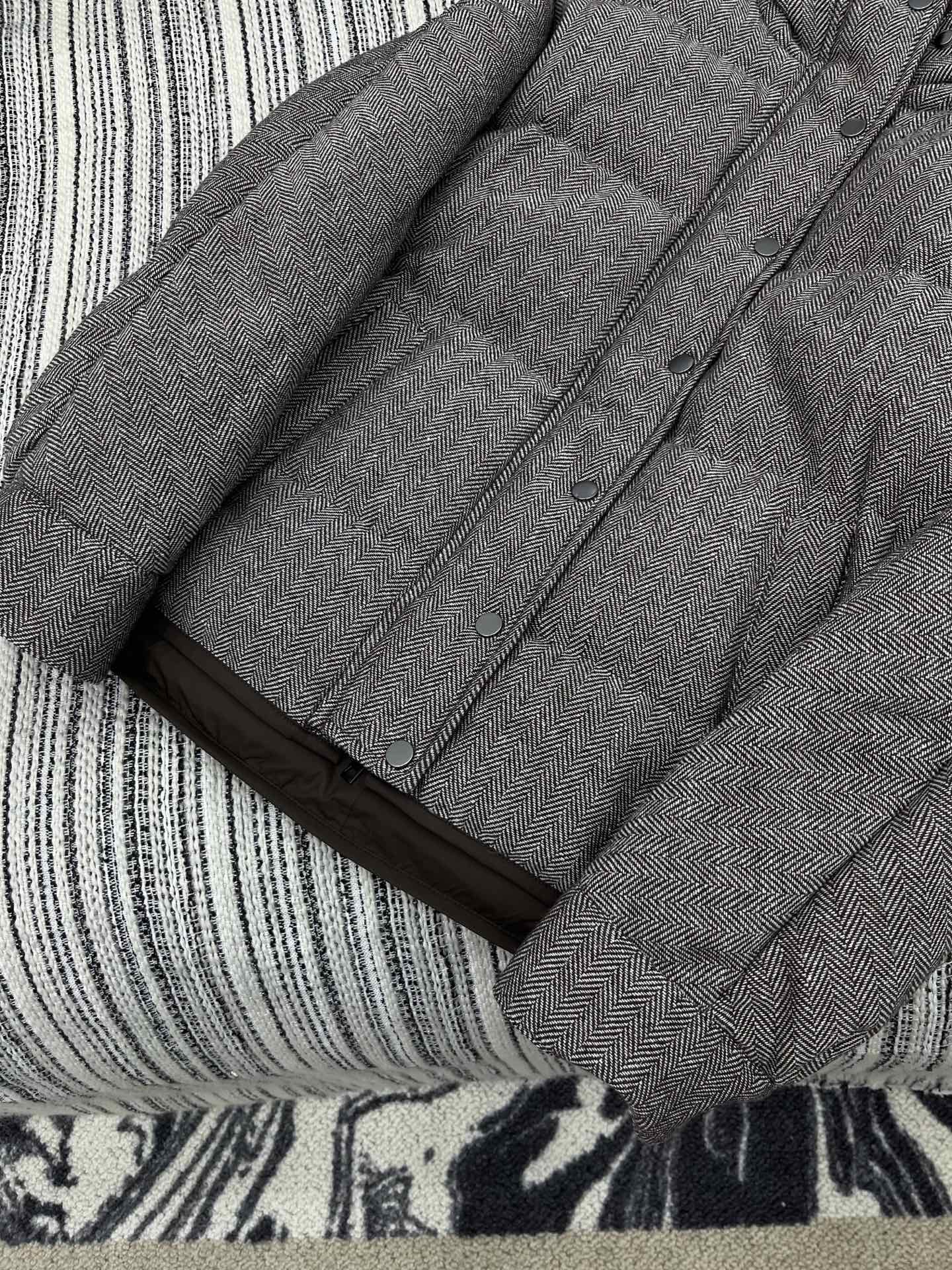 🛒𝐍𝐄𝐖 · 𝟐𝟎𝟐5/爆款现货原单品质 Brunello Cucine*｜杂色斑点雪佛龙羽绒服经典人字