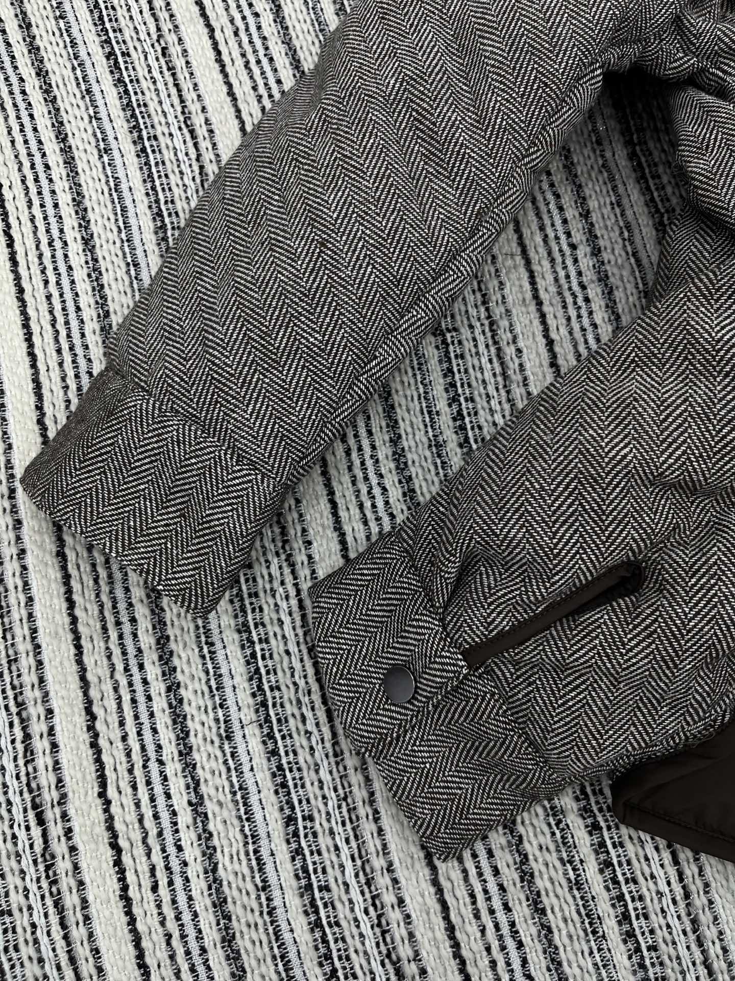 🛒𝐍𝐄𝐖 · 𝟐𝟎𝟐5/爆款现货原单品质 Brunello Cucine*｜杂色斑点雪佛龙羽绒服经典人字