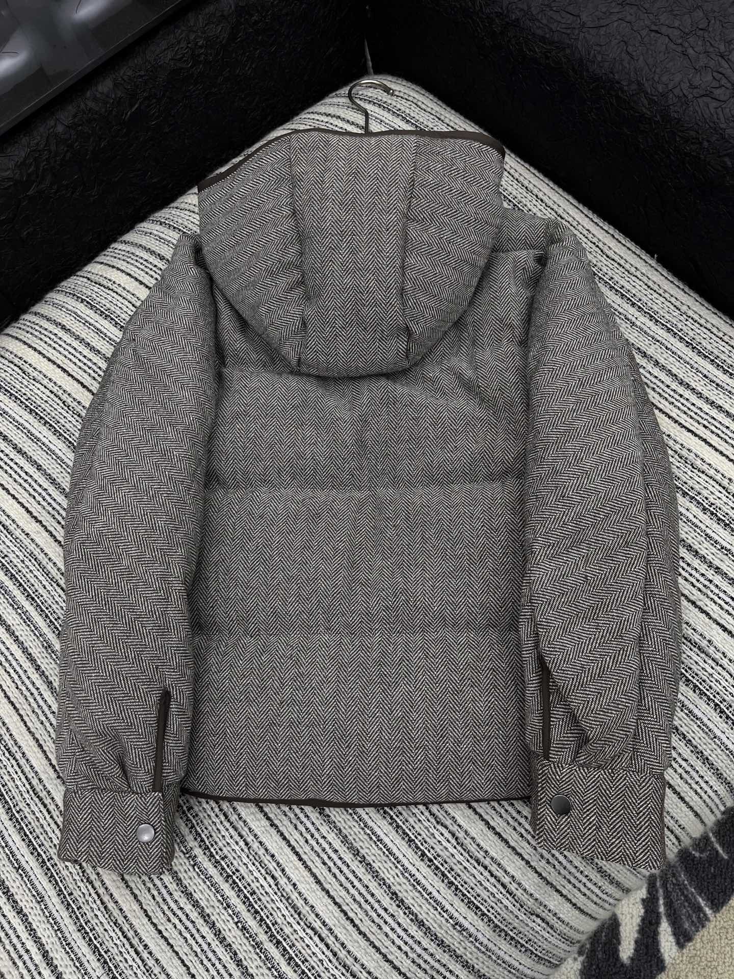 🛒𝐍𝐄𝐖 · 𝟐𝟎𝟐5/爆款现货原单品质 Brunello Cucine*｜杂色斑点雪佛龙羽绒服经典人字