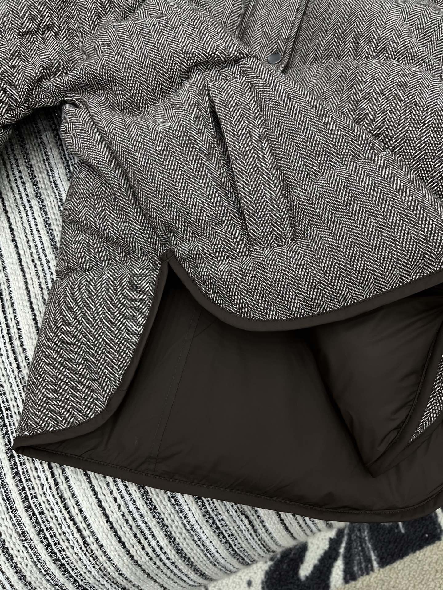 🛒𝐍𝐄𝐖 · 𝟐𝟎𝟐5/爆款现货原单品质 Brunello Cucine*｜杂色斑点雪佛龙羽绒服经典人字