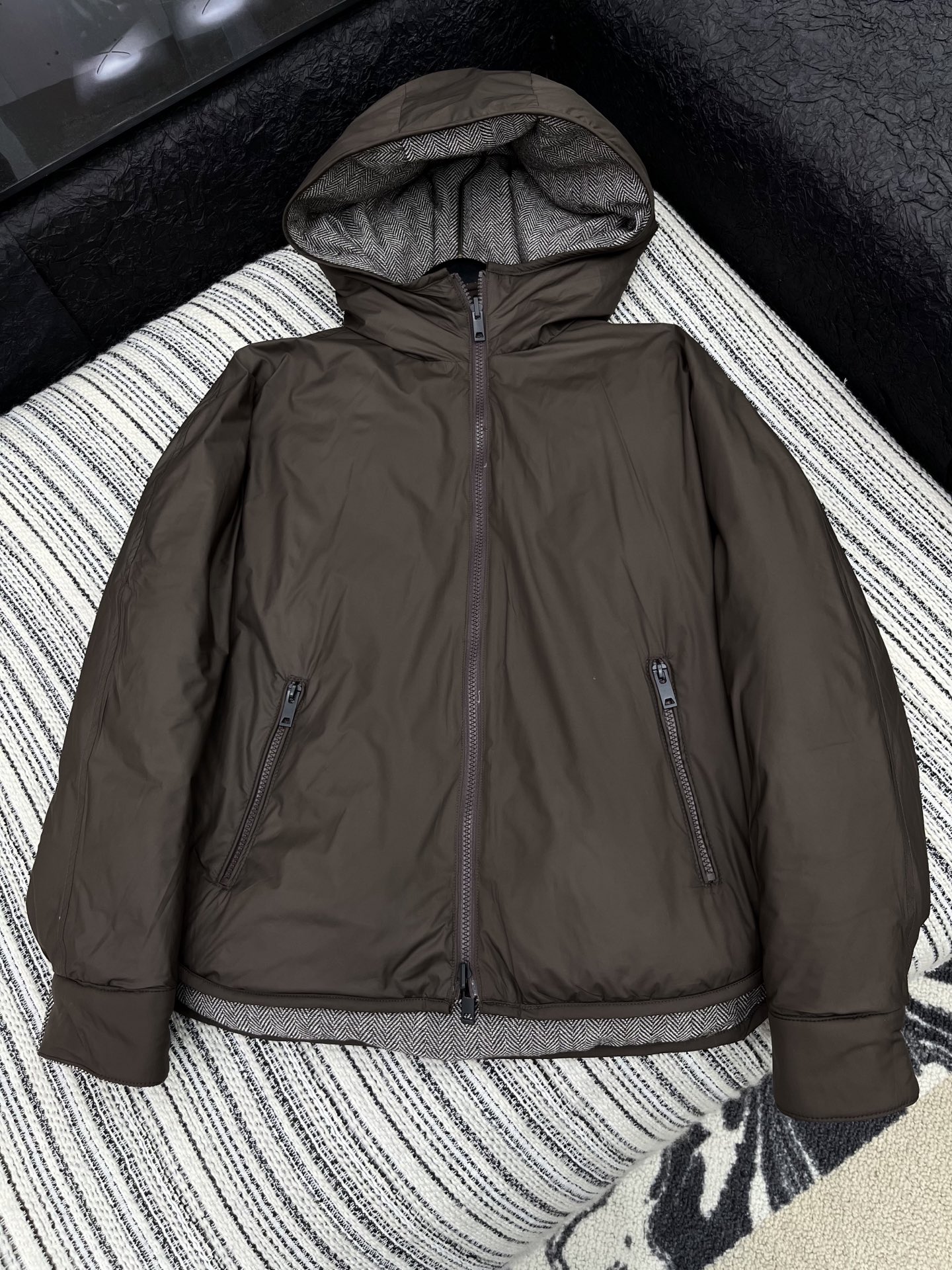 🛒𝐍𝐄𝐖 · 𝟐𝟎𝟐5/爆款现货原单品质 Brunello Cucine*｜杂色斑点雪佛龙羽绒服经典人字