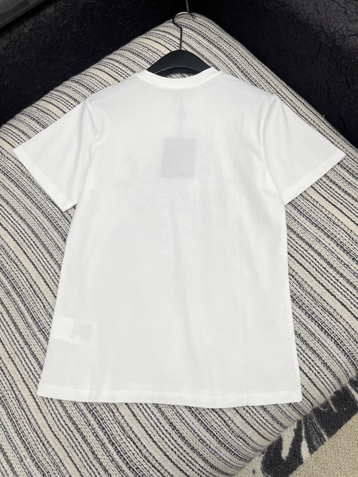 🛒𝐍𝐄𝐖 · 𝟐𝟎𝟐5/爆款现货原单品质 Lv ｜25新品印花短袖T恤精致版型上身巨显瘦！定制最新工艺 