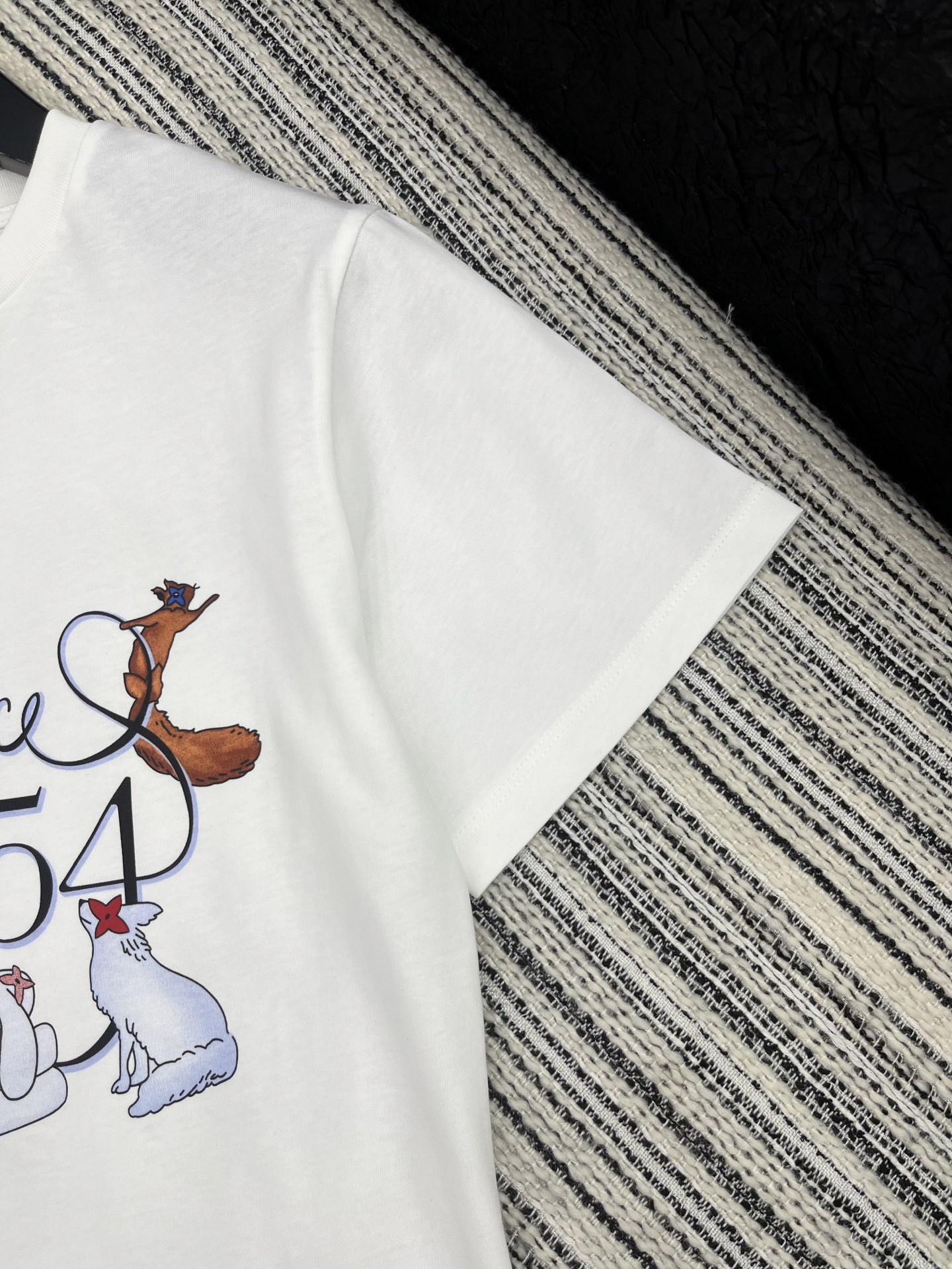 🛒𝐍𝐄𝐖 · 𝟐𝟎𝟐5/爆款现货原单品质 Lv ｜25新品印花短袖T恤精致版型上身巨显瘦！定制最新工艺 