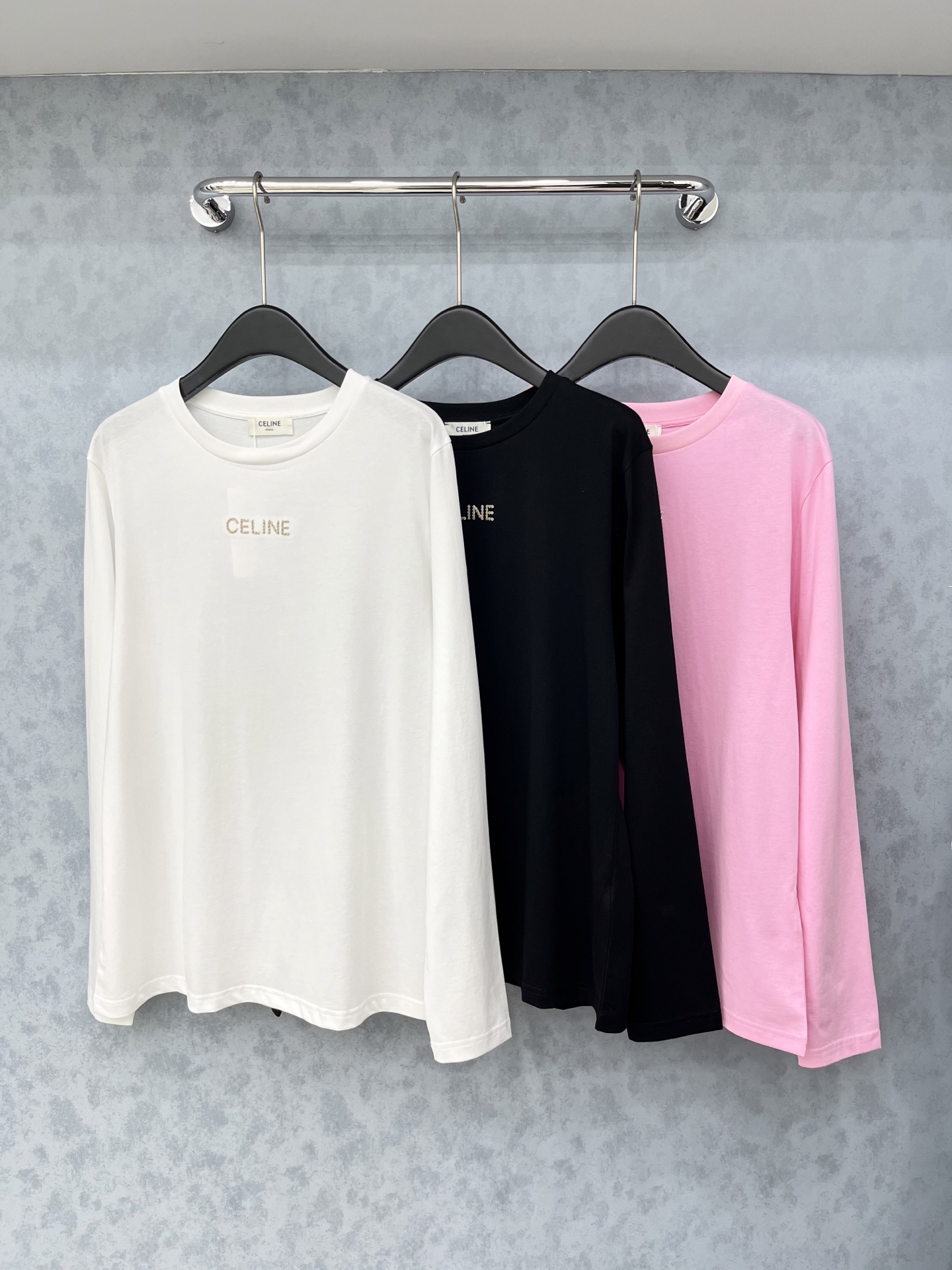 🛒𝐍𝐄𝐖 · 𝟐𝟎𝟐5/爆款现货原单品质 Celi*｜精致订钻长袖T恤高订面料 亲肤透气舒适标志性字母图