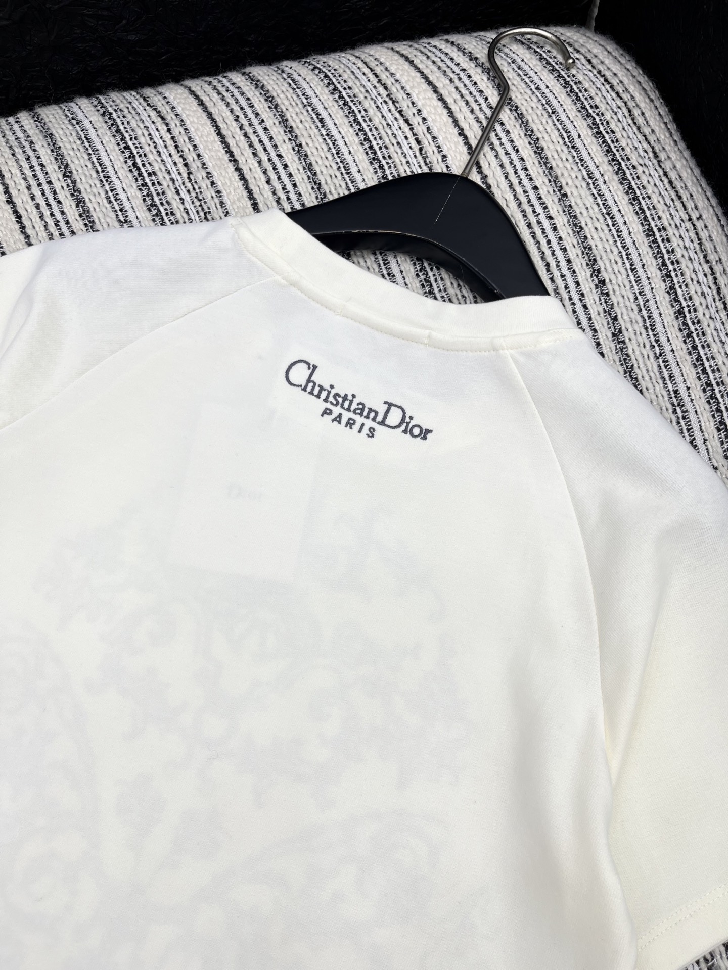 🛒𝐍𝐄𝐖 · 𝟐𝟎𝟐5/爆款现货原单品质 Dio*｜25新品刺绣短袖T恤精致版型上身巨显瘦！定制最新工艺