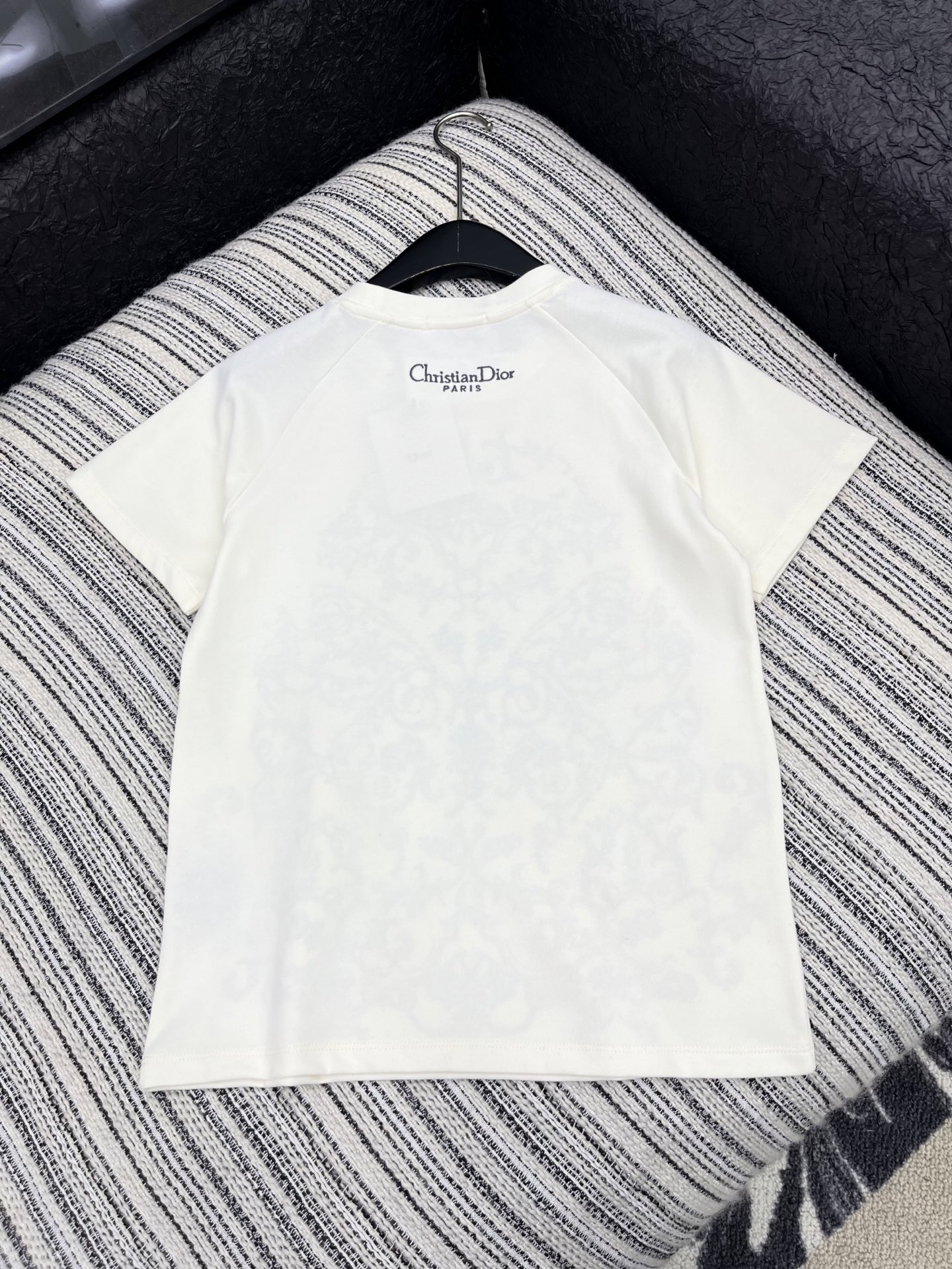 🛒𝐍𝐄𝐖 · 𝟐𝟎𝟐5/爆款现货原单品质 Dio*｜25新品刺绣短袖T恤精致版型上身巨显瘦！定制最新工艺