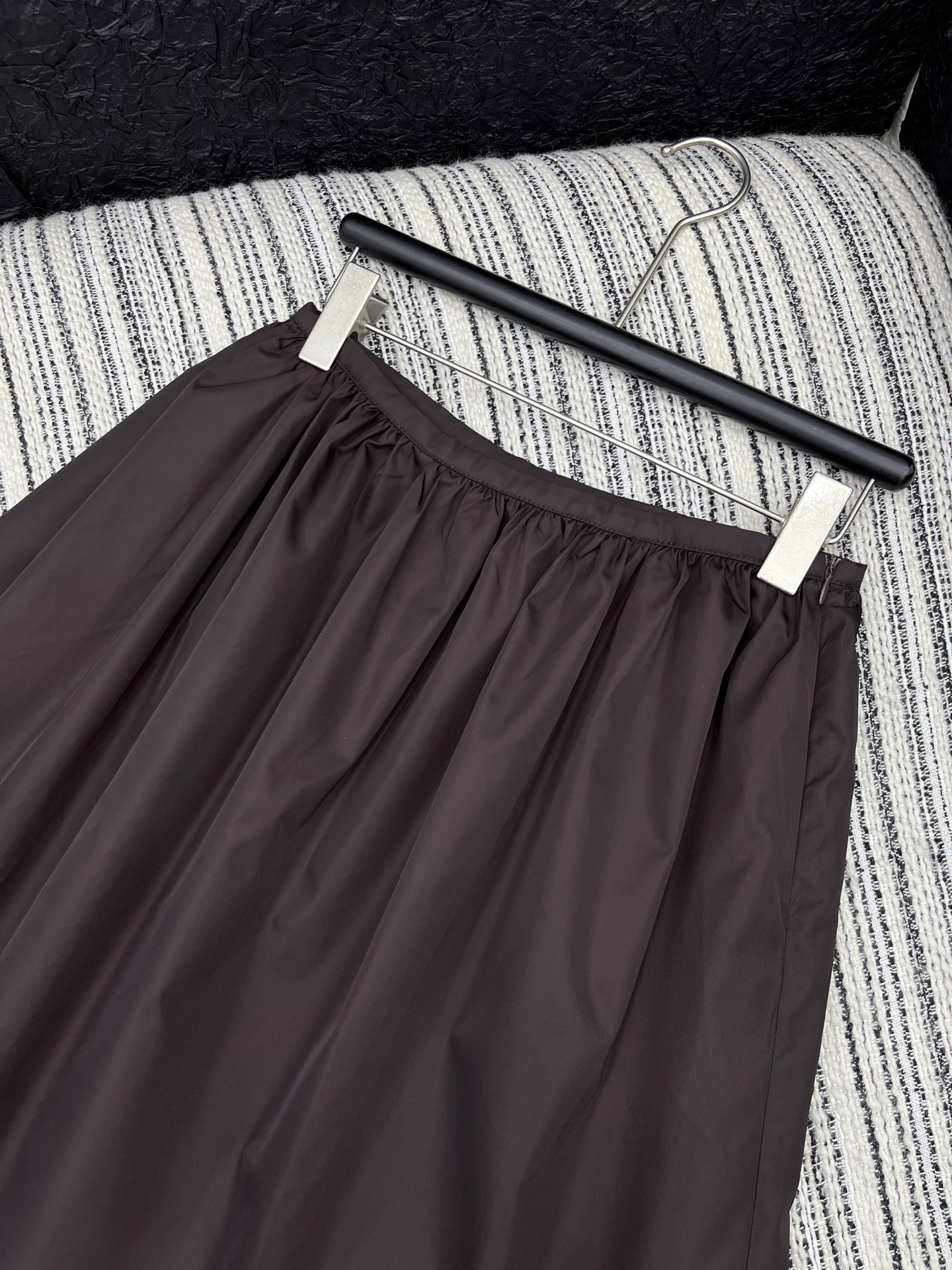 🛒𝐍𝐄𝐖 · 𝟐𝟎𝟐5/爆款原单品质 Miu Mi*｜ 2025新品尼龙松紧腰休闲半裙定制YB进口材质 