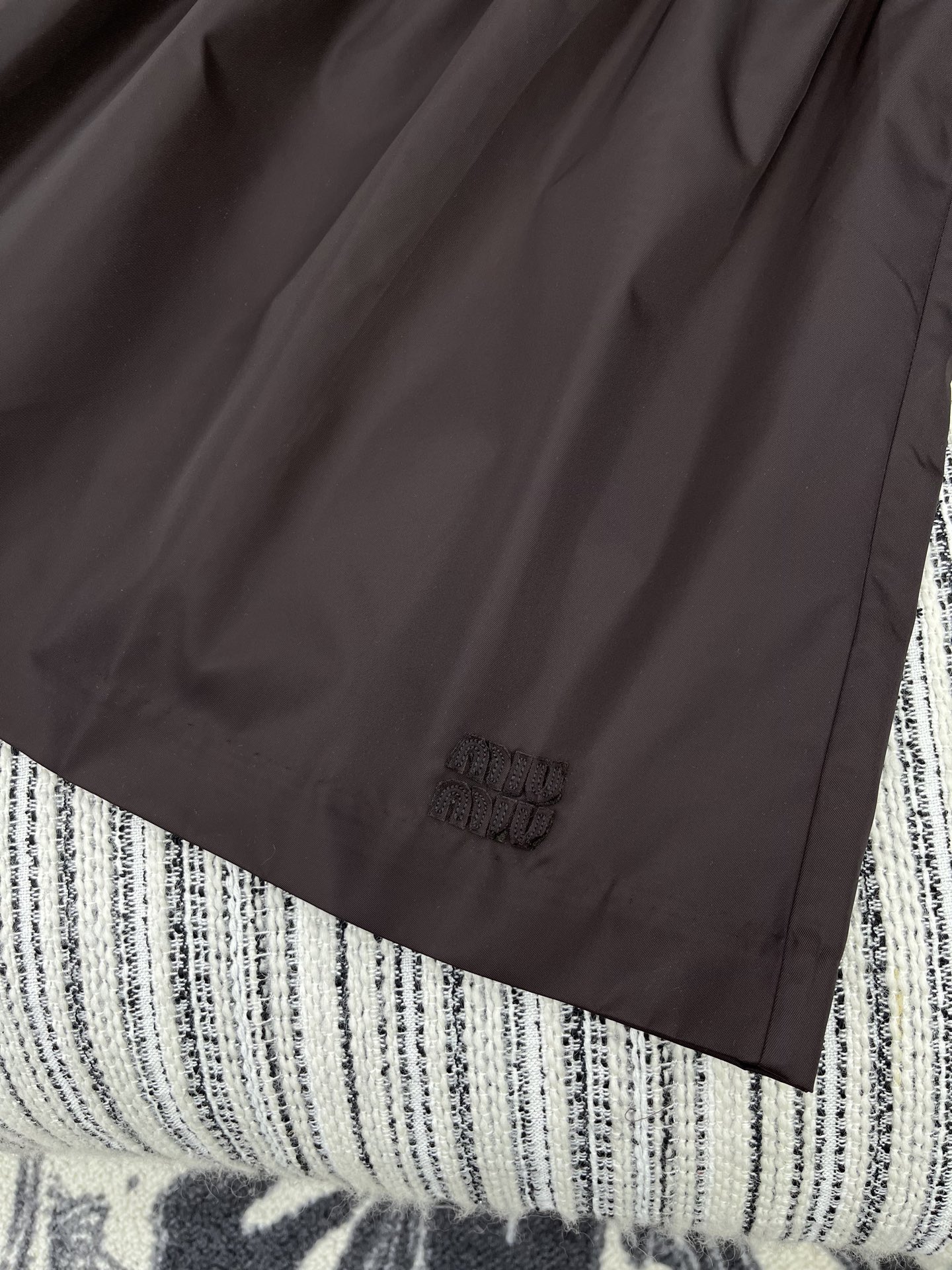 🛒𝐍𝐄𝐖 · 𝟐𝟎𝟐5/爆款原单品质 Miu Mi*｜ 2025新品尼龙松紧腰休闲半裙定制YB进口材质 