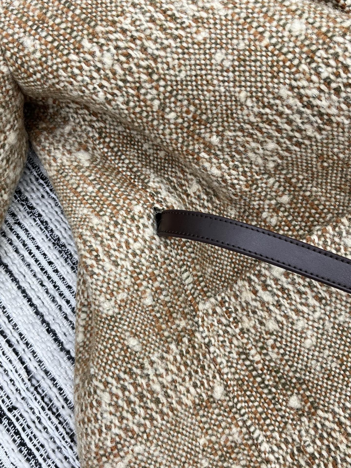 🛒𝐍𝐄𝐖 · 𝟐𝟎𝟐5/爆款现货原单品质 Lp*｜25秋冬新品粗花呢立领外套混色纱线设计 大工厂订制！羊