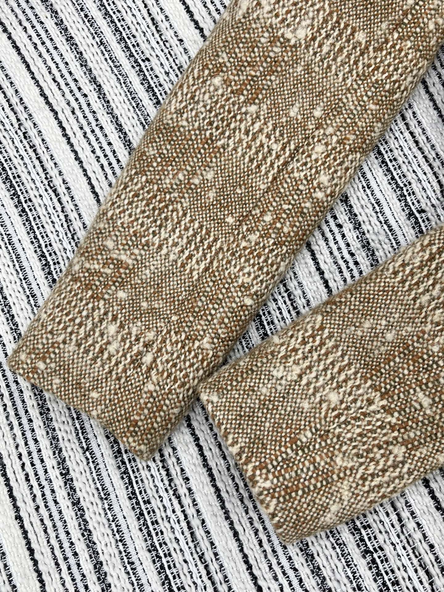 🛒𝐍𝐄𝐖 · 𝟐𝟎𝟐5/爆款现货原单品质 Lp*｜25秋冬新品粗花呢立领外套混色纱线设计 大工厂订制！羊