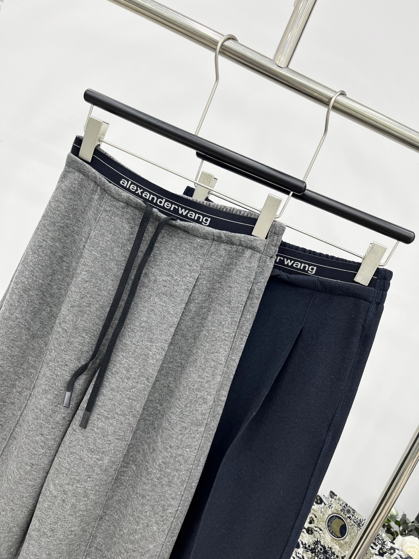 🛒𝐍𝐄𝐖 · 𝟐𝟎𝟐5/爆款现货原单品质 Alex*｜抽绳双腰头羊毛呢休闲裤高品质面料质感柔软细腻舒适减