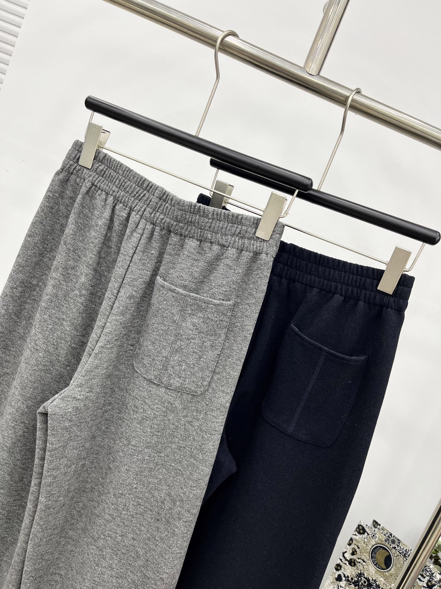 🛒𝐍𝐄𝐖 · 𝟐𝟎𝟐5/爆款现货原单品质 Alex*｜抽绳双腰头羊毛呢休闲裤高品质面料质感柔软细腻舒适减