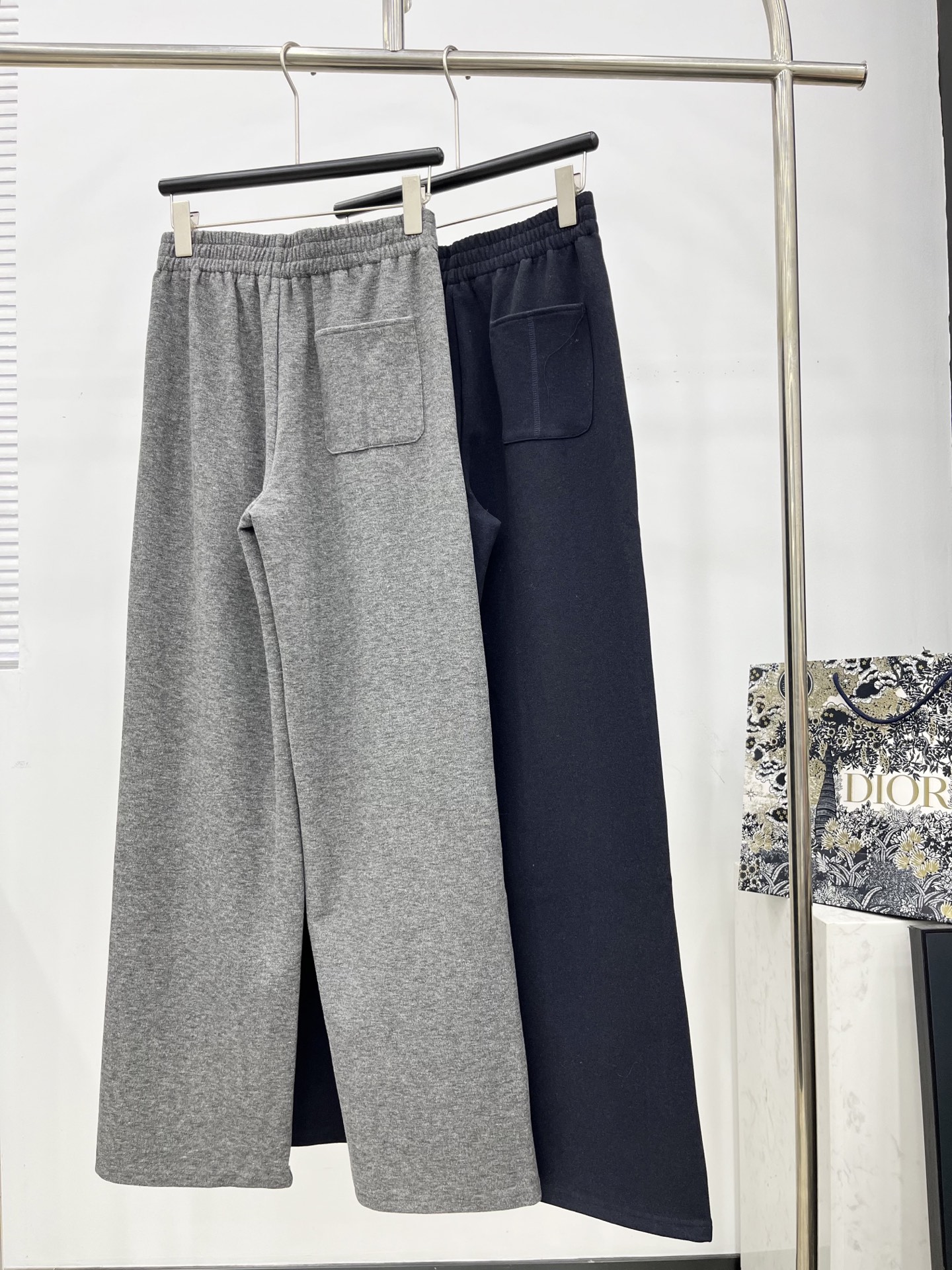 🛒𝐍𝐄𝐖 · 𝟐𝟎𝟐5/爆款现货原单品质 Alex*｜抽绳双腰头羊毛呢休闲裤高品质面料质感柔软细腻舒适减