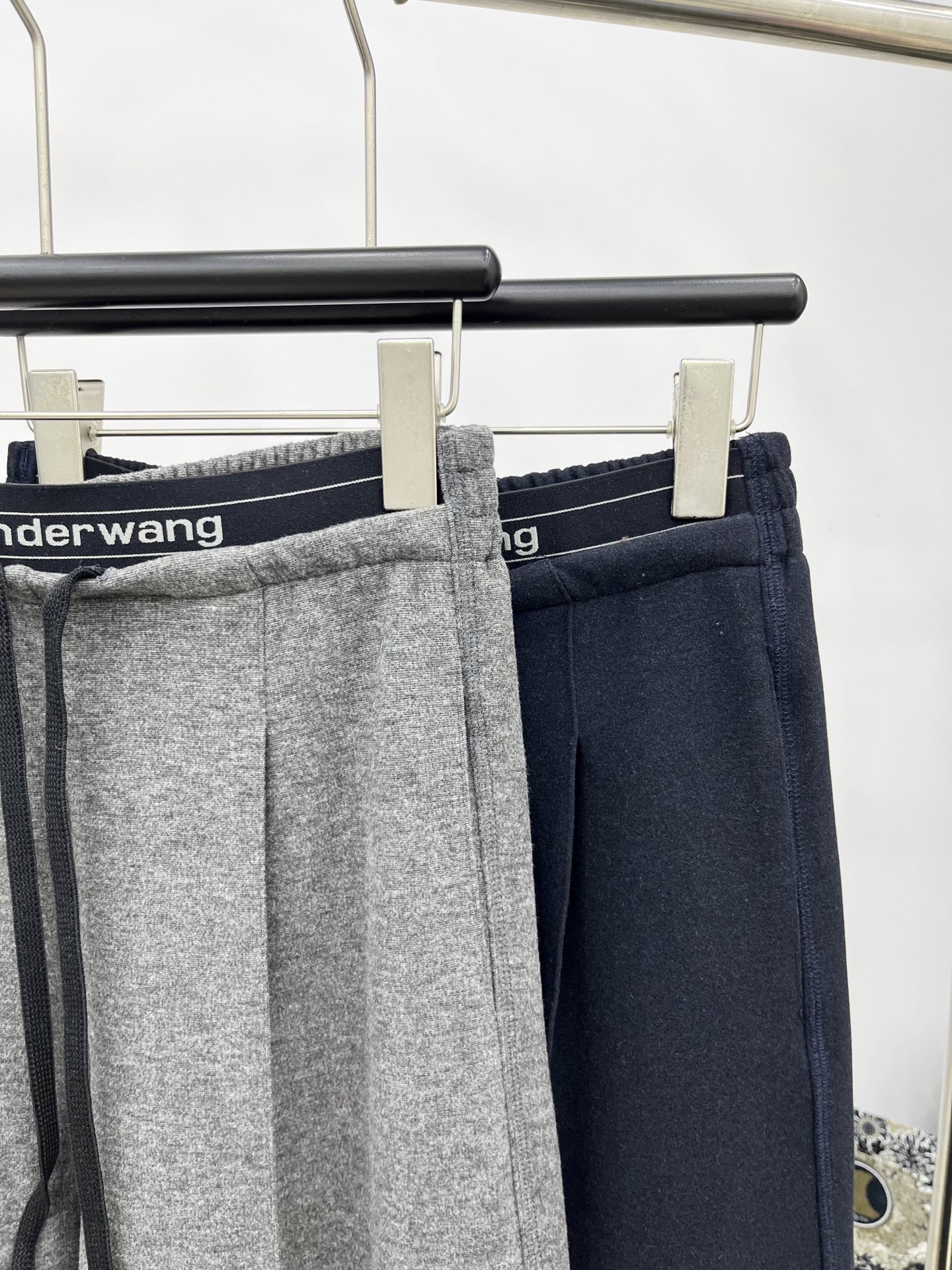 🛒𝐍𝐄𝐖 · 𝟐𝟎𝟐5/爆款现货原单品质 Alex*｜抽绳双腰头羊毛呢休闲裤高品质面料质感柔软细腻舒适减