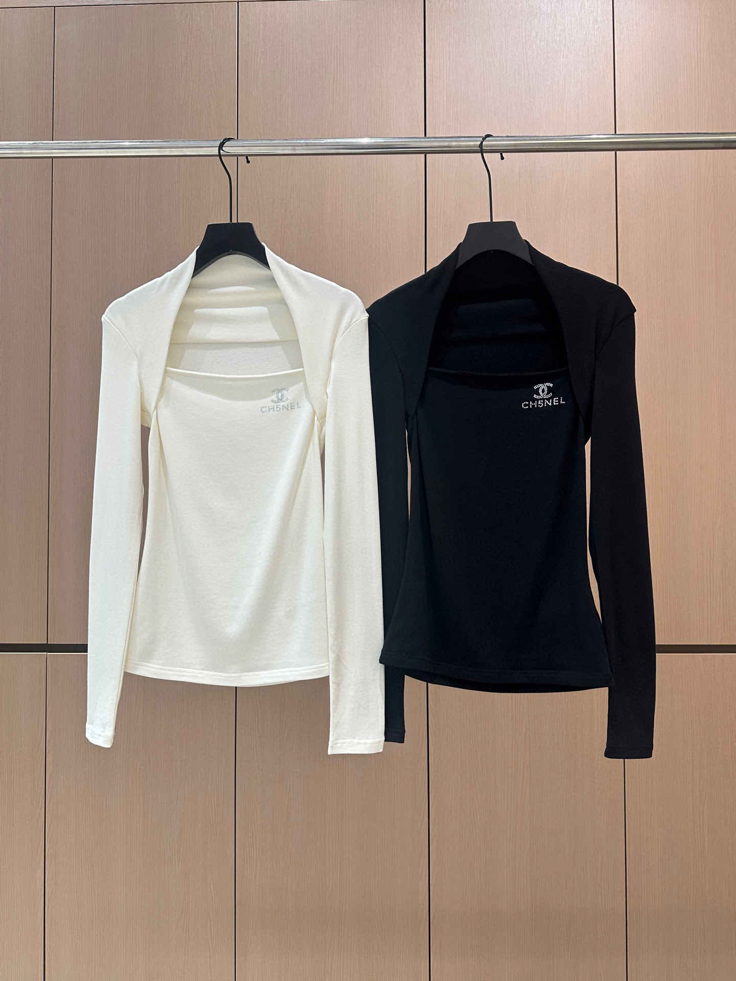 🛒𝐍𝐄𝐖 · 𝟐𝟎𝟐5/爆款现货设计师 原创｜2025新款磨毛打底衫云感舒适的系列！上身的触感谁穿谁知道