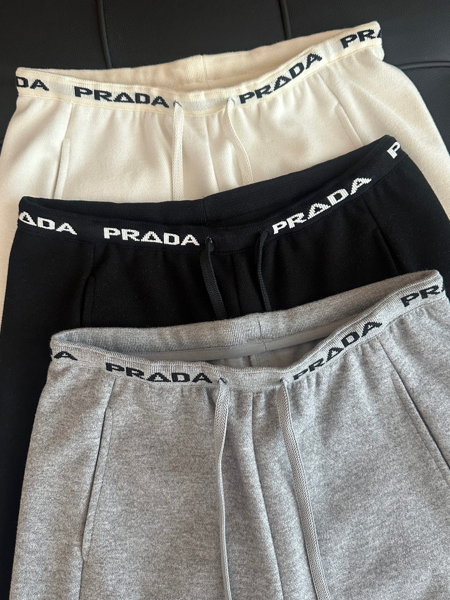 🛒𝐍𝐄𝐖 · 𝟐𝟎𝟐5/爆款现货原单品质 设计师｜女神同款镰刀休闲裤这款裤子选用优质面料，工艺设计，清新