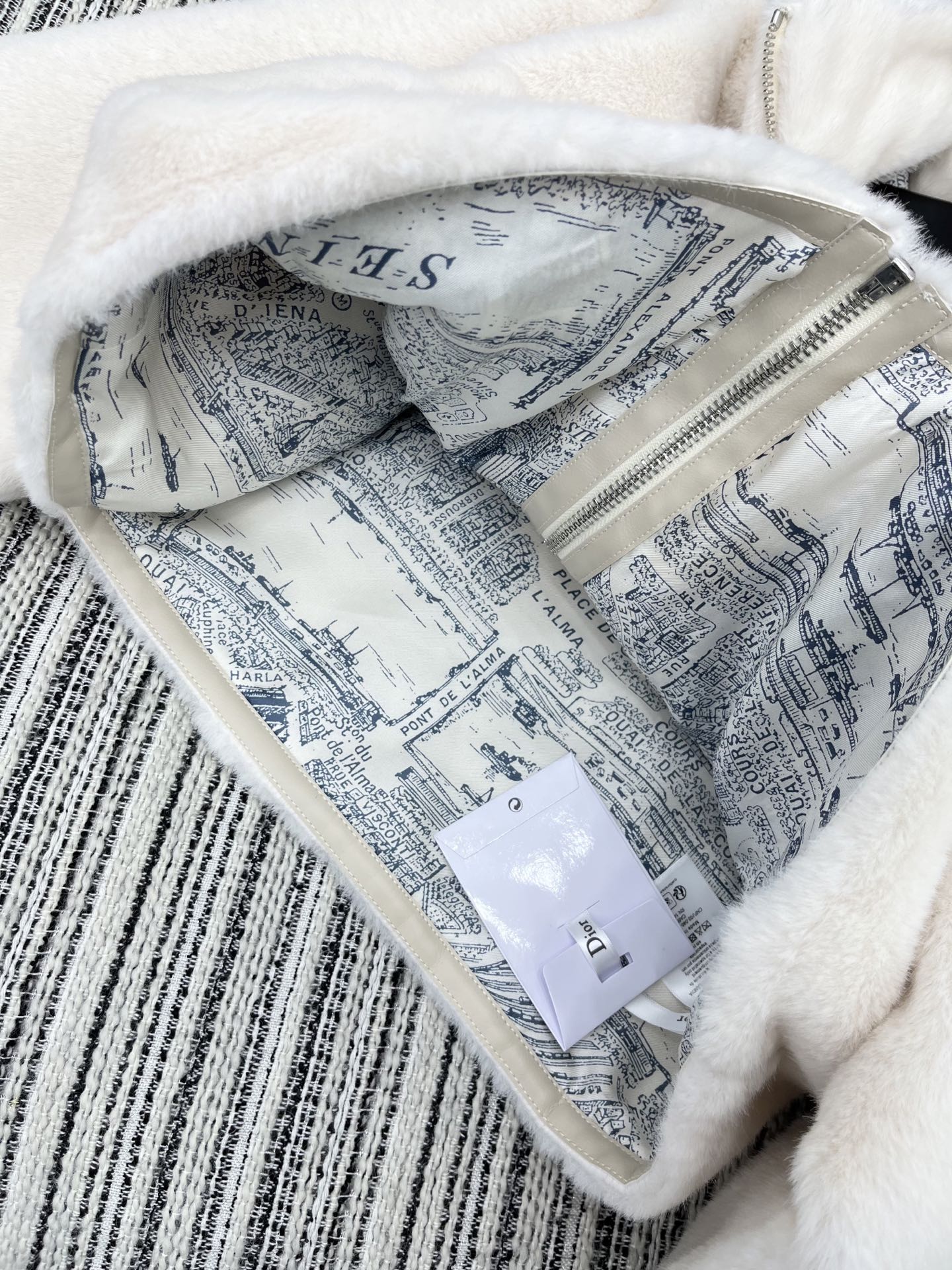 🛒𝐍𝐄𝐖 · 𝟐𝟎𝟐5/爆款现货原单品质 Dio*｜2025经典连帽水貂毛毛外套定制高级面料，重工印花内