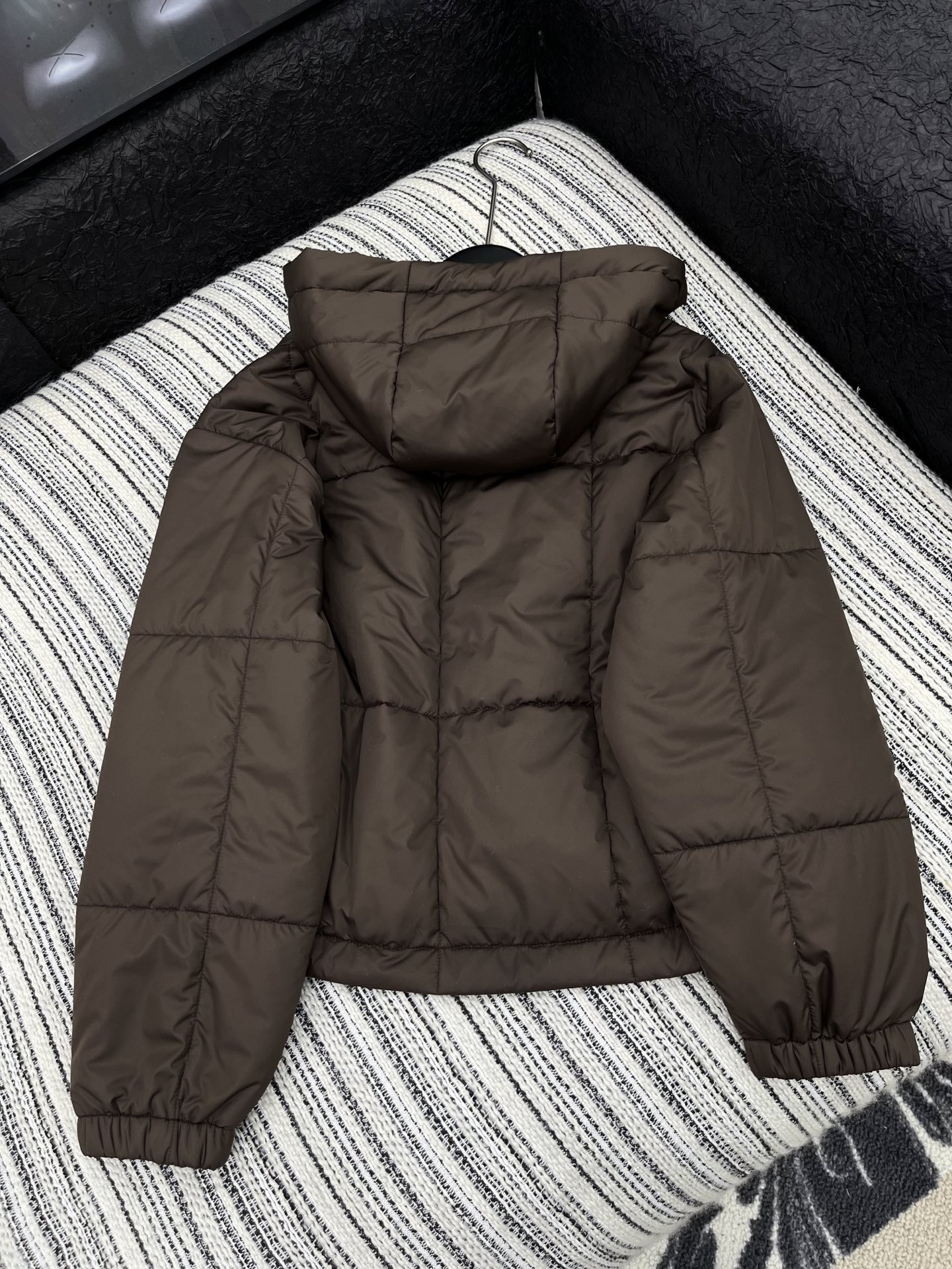 🛒𝐍𝐄𝐖 · 𝟐𝟎𝟐5/爆款现货原单品质 Lv*｜25秋冬新品连帽棉服外套经典双头拉链，订制版型 老花内