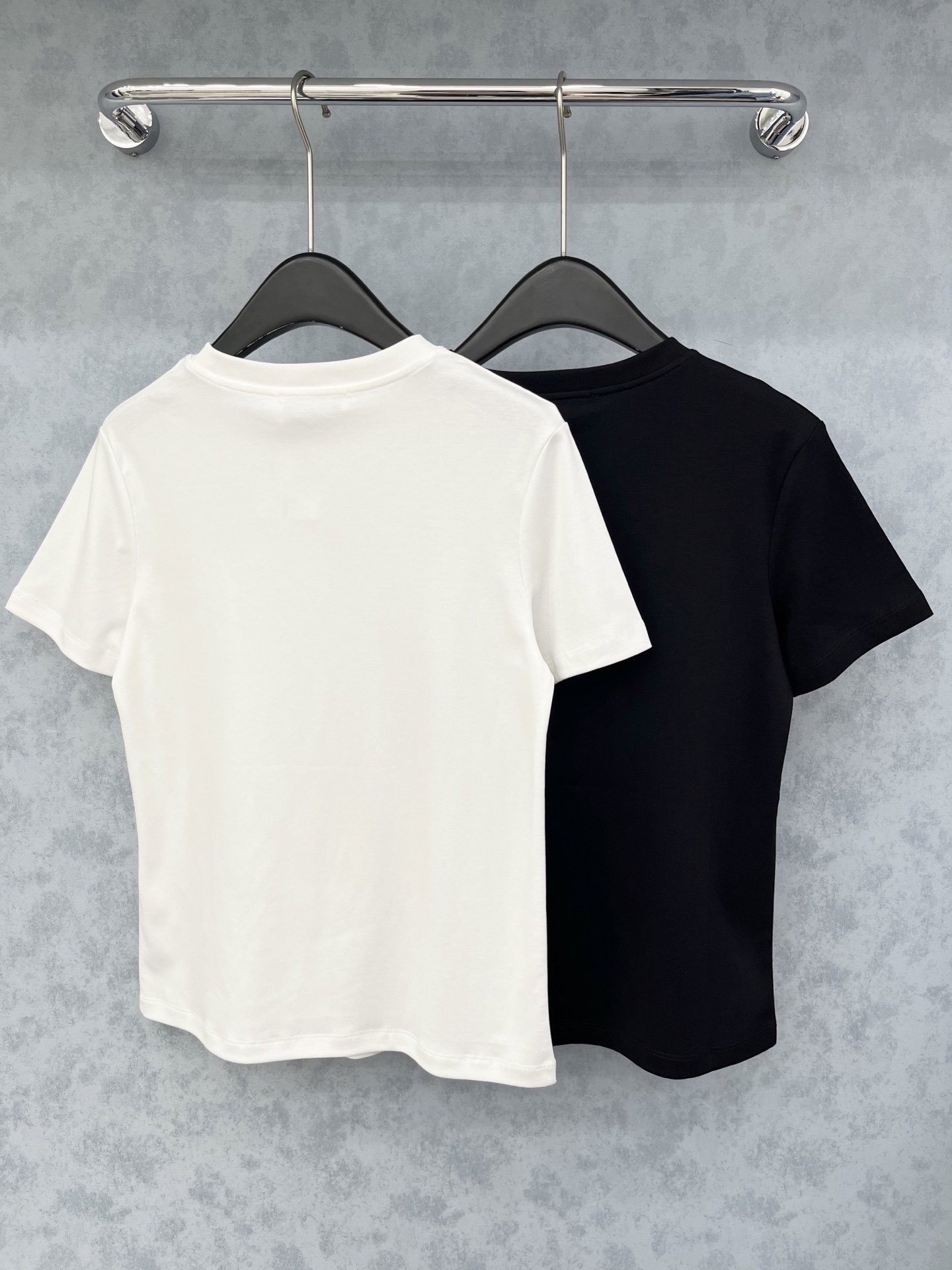 🛒𝐍𝐄𝐖 · 𝟐𝟎𝟐5/爆款现货原单品质 Dio*｜精致订钻短袖T恤高订面料 亲肤透气舒适标志性字母图案