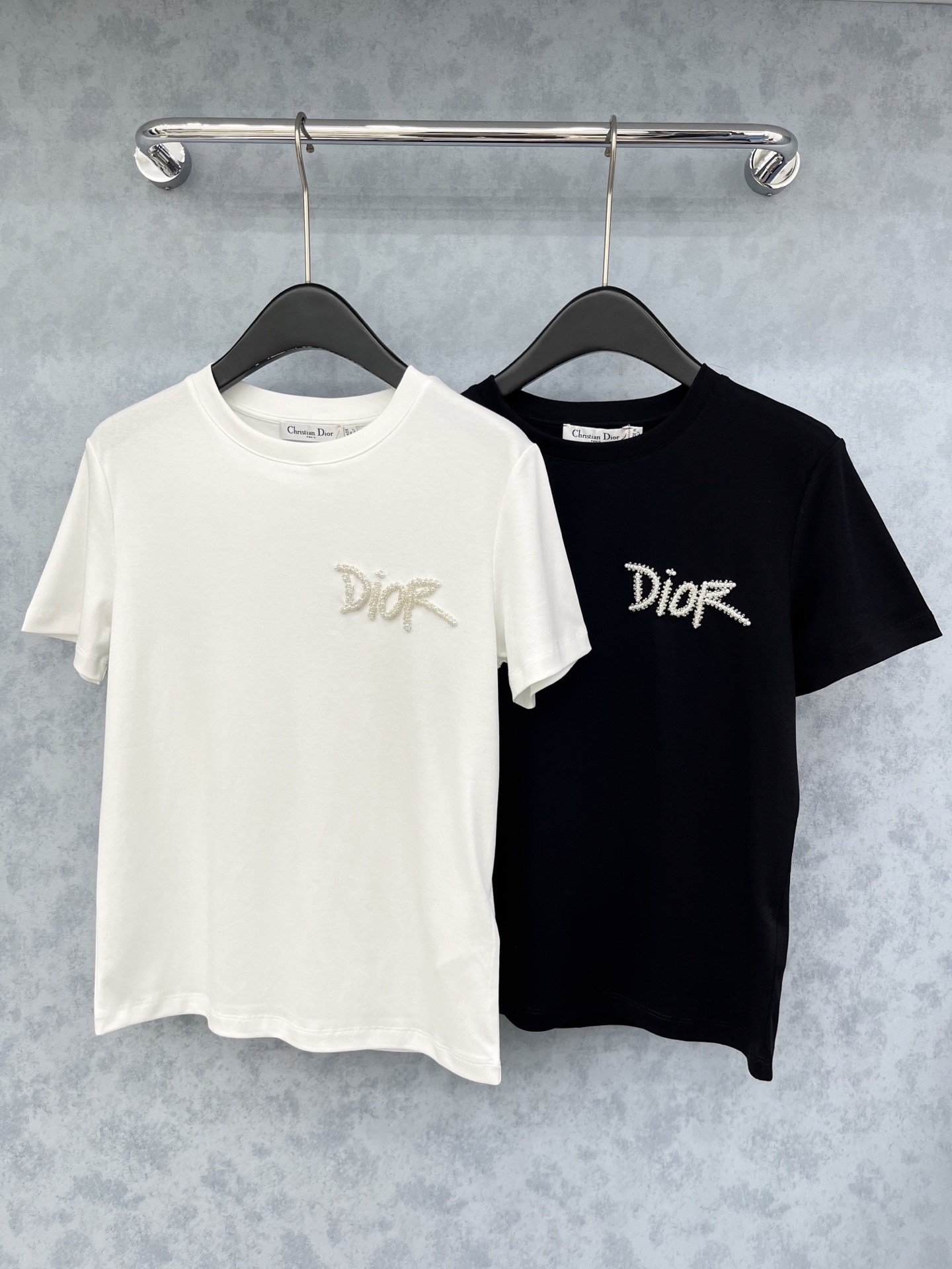 🛒𝐍𝐄𝐖 · 𝟐𝟎𝟐5/爆款现货原单品质 Dio*｜精致订钻短袖T恤高订面料 亲肤透气舒适标志性字母图案