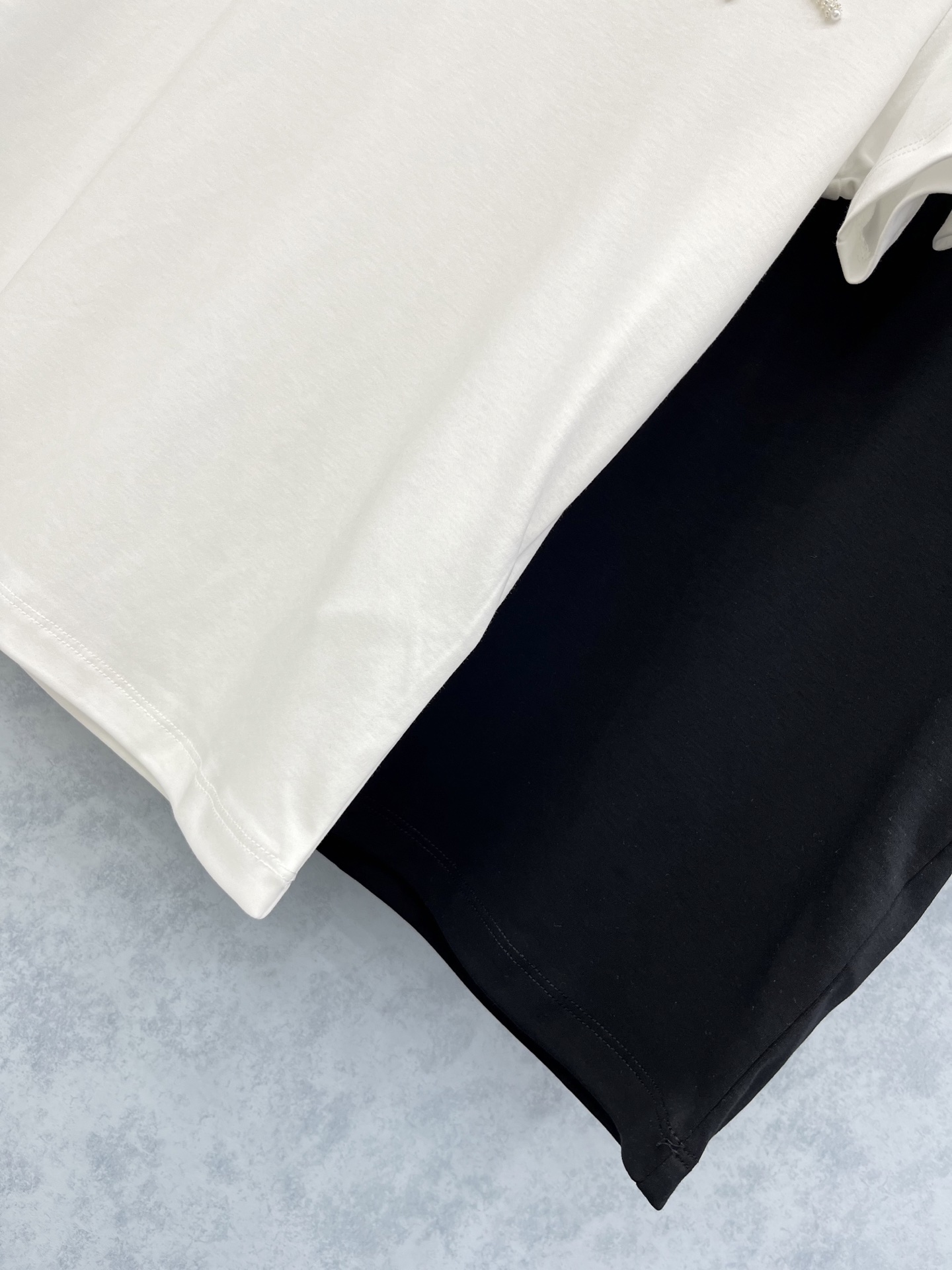 🛒𝐍𝐄𝐖 · 𝟐𝟎𝟐5/爆款现货原单品质 Dio*｜精致订钻短袖T恤高订面料 亲肤透气舒适标志性字母图案