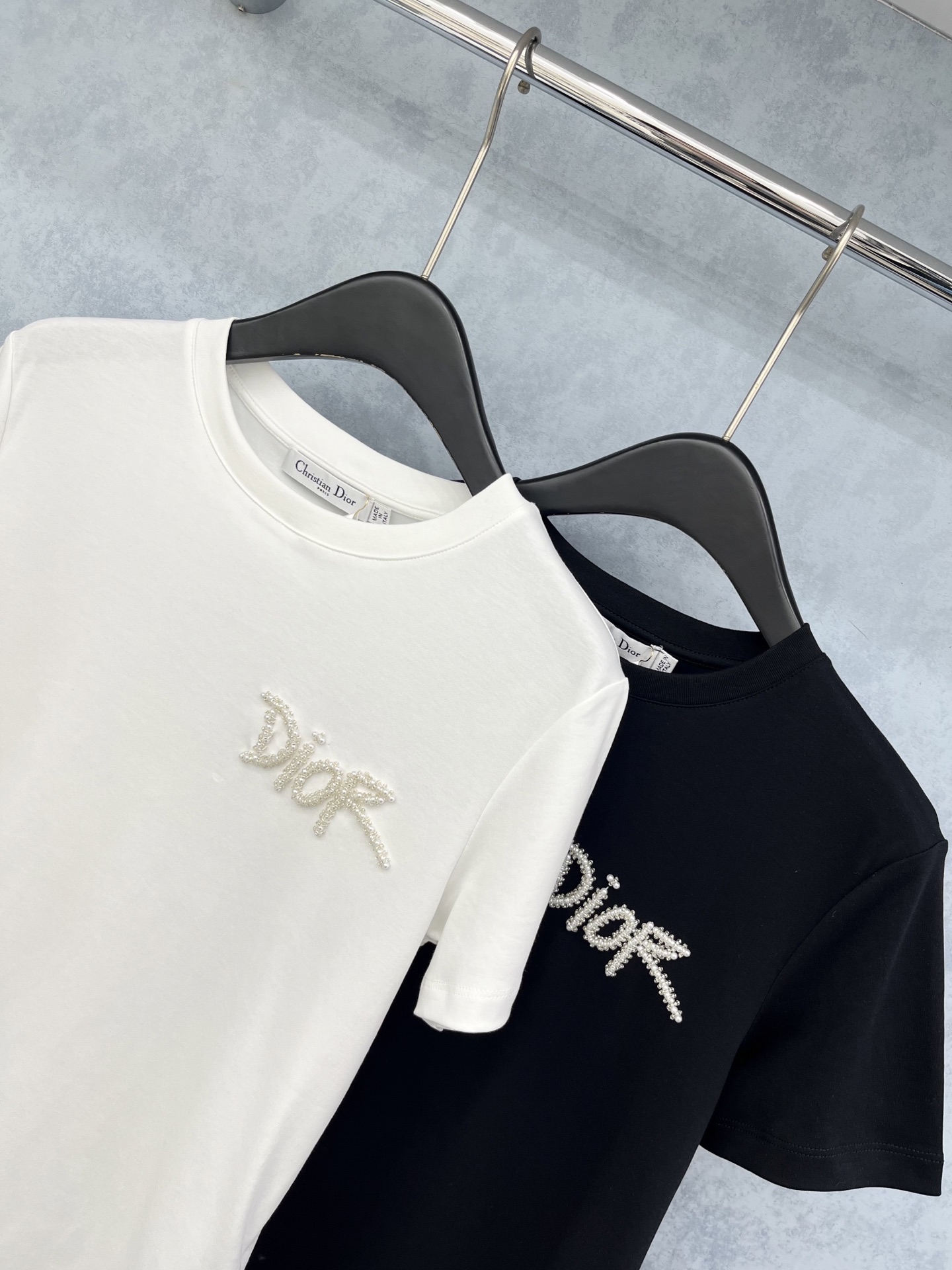 🛒𝐍𝐄𝐖 · 𝟐𝟎𝟐5/爆款现货原单品质 Dio*｜精致订钻短袖T恤高订面料 亲肤透气舒适标志性字母图案