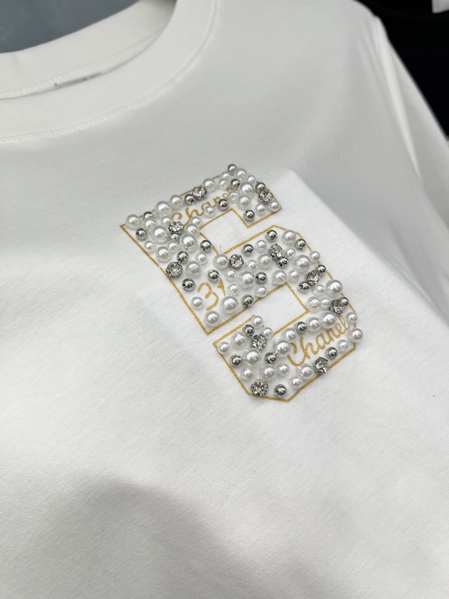 🛒𝐍𝐄𝐖 · 𝟐𝟎𝟐5/爆款现货原单品质 Chane*｜精致订钻短袖T恤高订面料 亲肤透气舒适标志性字母