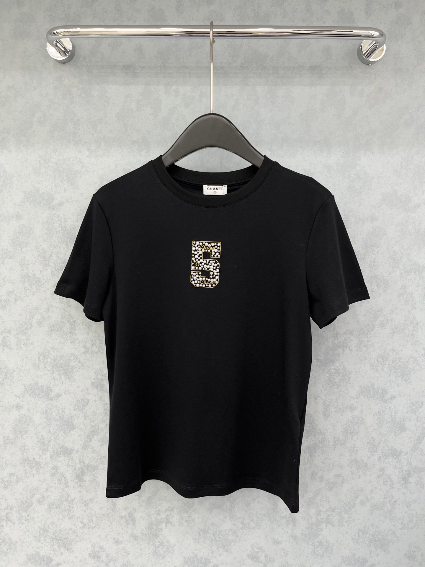 🛒𝐍𝐄𝐖 · 𝟐𝟎𝟐5/爆款现货原单品质 Chane*｜精致订钻短袖T恤高订面料 亲肤透气舒适标志性字母