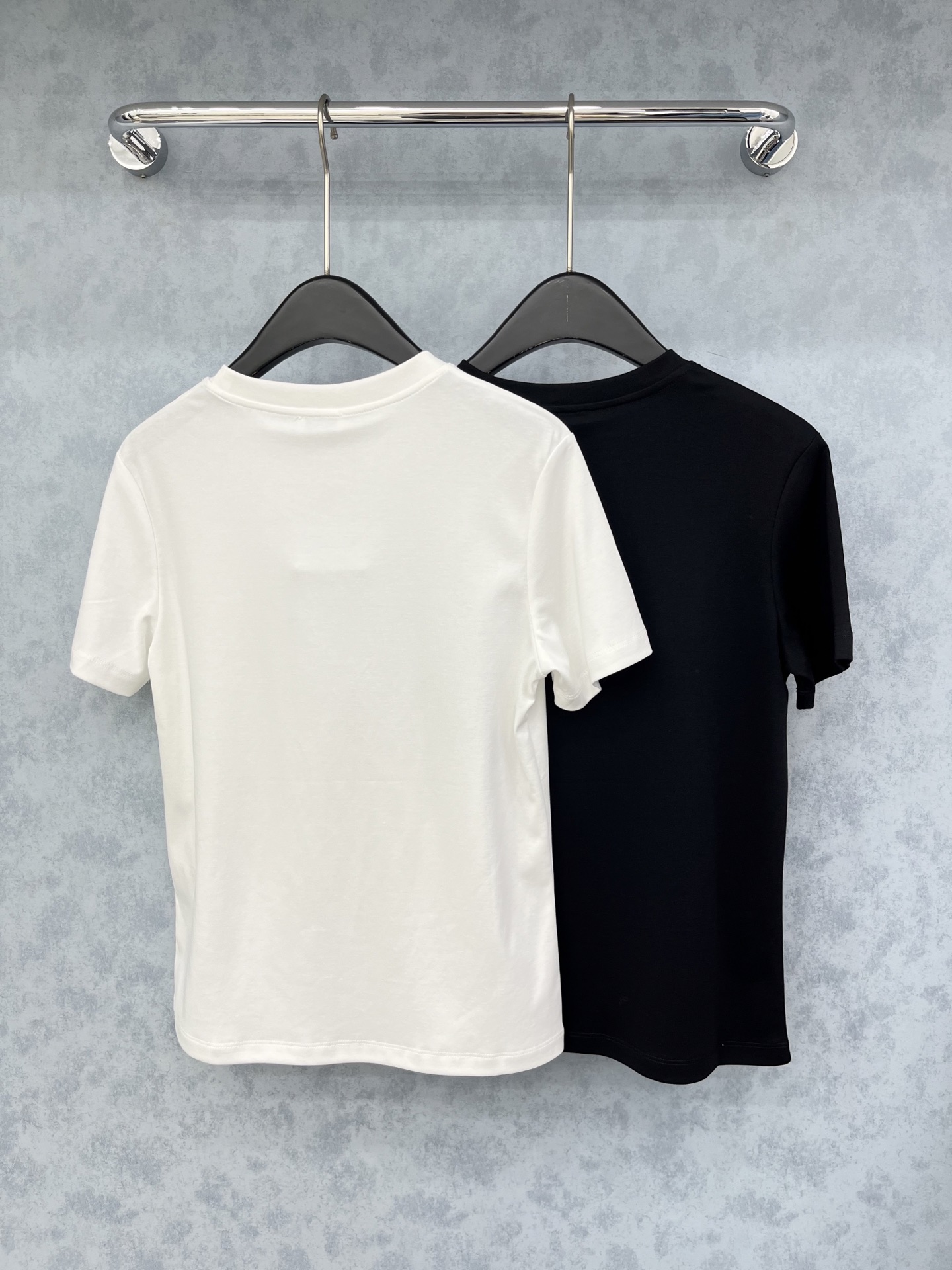 🛒𝐍𝐄𝐖 · 𝟐𝟎𝟐5/爆款现货原单品质 Chane*｜精致订钻短袖T恤高订面料 亲肤透气舒适标志性字母