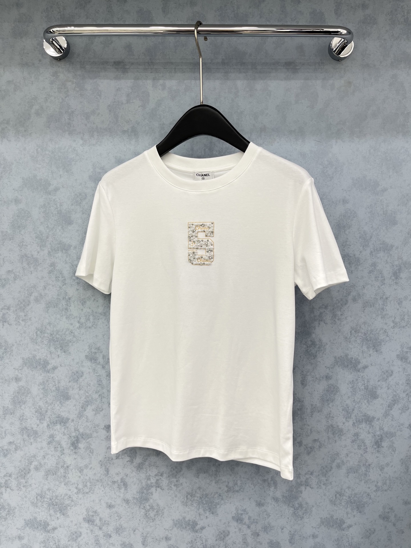 🛒𝐍𝐄𝐖 · 𝟐𝟎𝟐5/爆款现货原单品质 Chane*｜精致订钻短袖T恤高订面料 亲肤透气舒适标志性字母