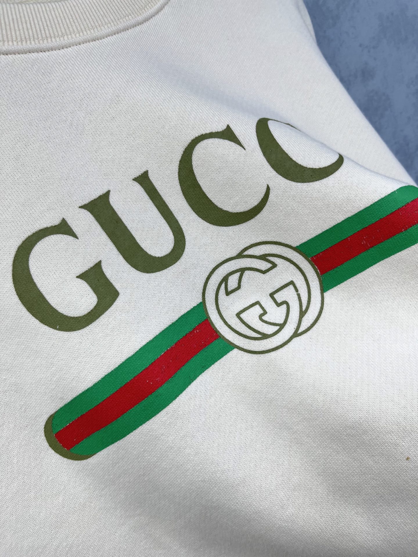 🛒𝐍𝐄𝐖 · 𝟐𝟎𝟐5/爆款现货原单品质 Guc*｜25早秋经典圆领卫衣干净利落的裁剪，落肩宽松慵懒版型