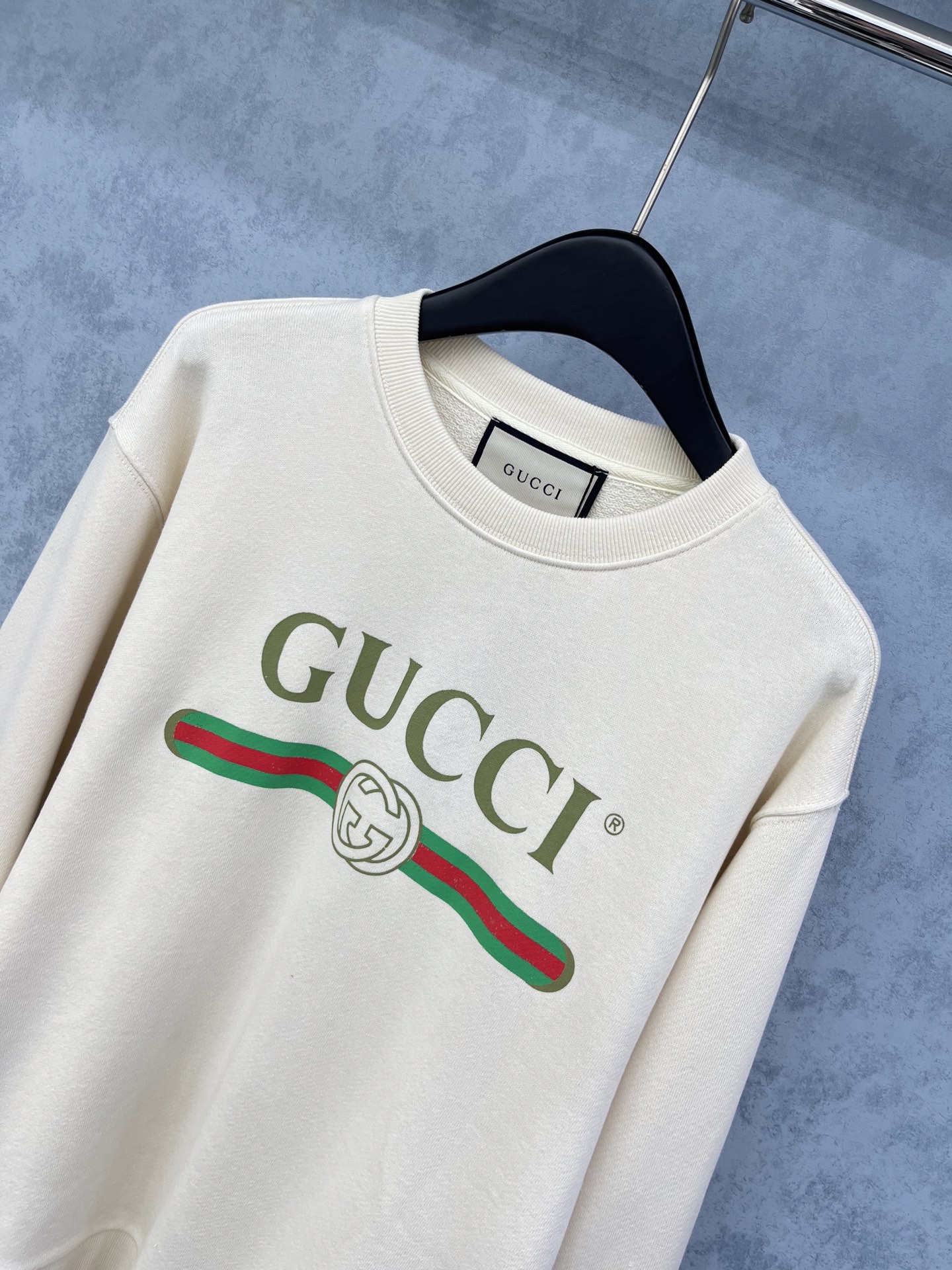 🛒𝐍𝐄𝐖 · 𝟐𝟎𝟐5/爆款现货原单品质 Guc*｜25早秋经典圆领卫衣干净利落的裁剪，落肩宽松慵懒版型