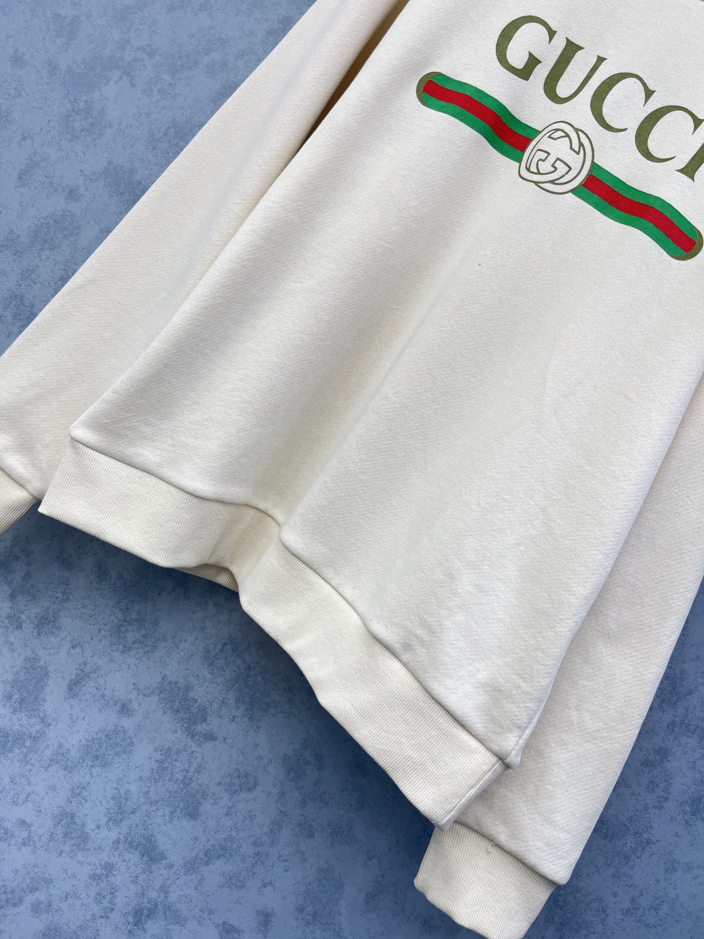 🛒𝐍𝐄𝐖 · 𝟐𝟎𝟐5/爆款现货原单品质 Guc*｜25早秋经典圆领卫衣干净利落的裁剪，落肩宽松慵懒版型