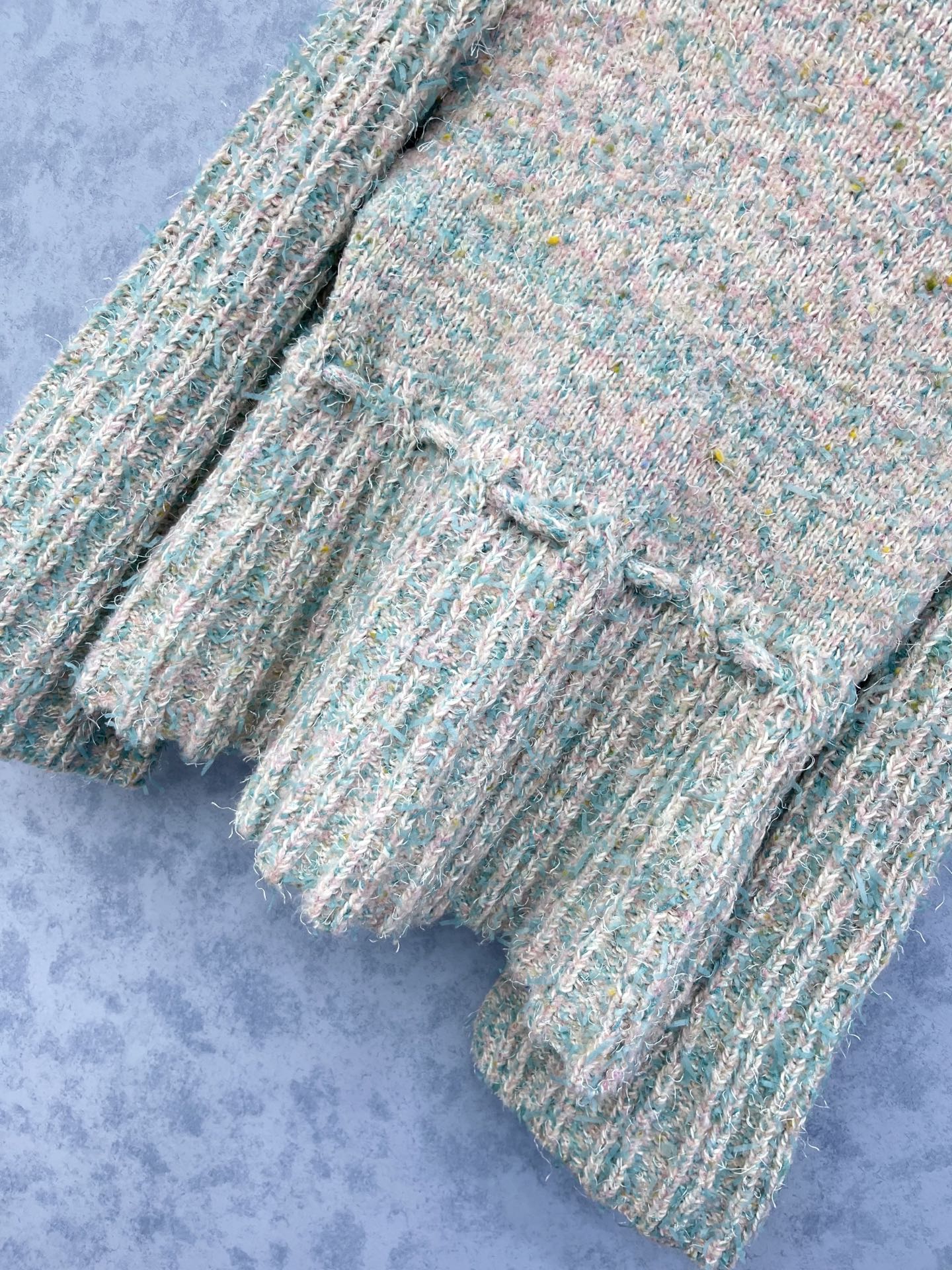 🛒𝐍𝐄𝐖 · 𝟐𝟎𝟐5/爆款现货原单品质 Chan*｜25中古系列重工抽绳手工钩花圆领外套独家订制纱线 