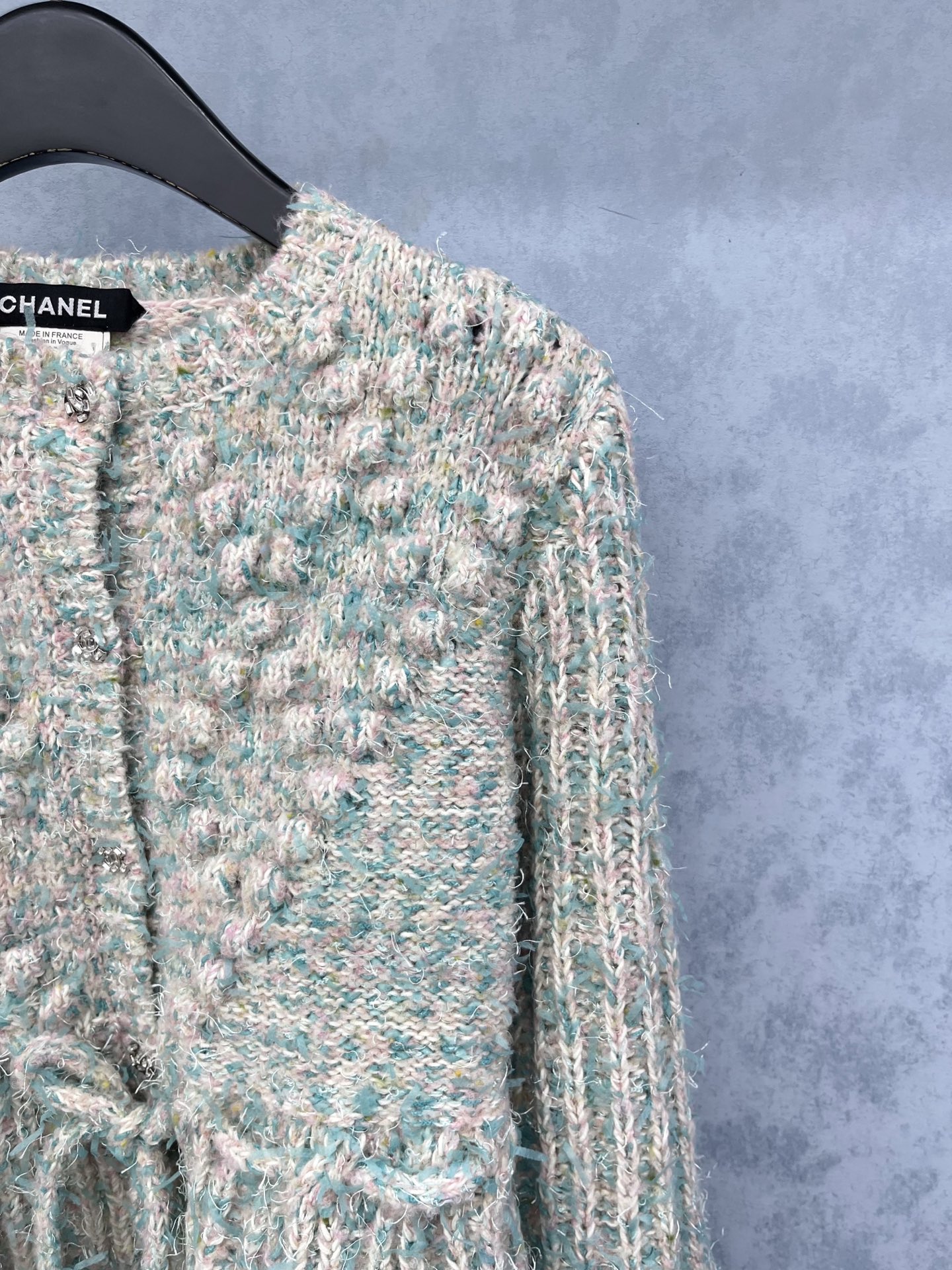 🛒𝐍𝐄𝐖 · 𝟐𝟎𝟐5/爆款现货原单品质 Chan*｜25中古系列重工抽绳手工钩花圆领外套独家订制纱线 