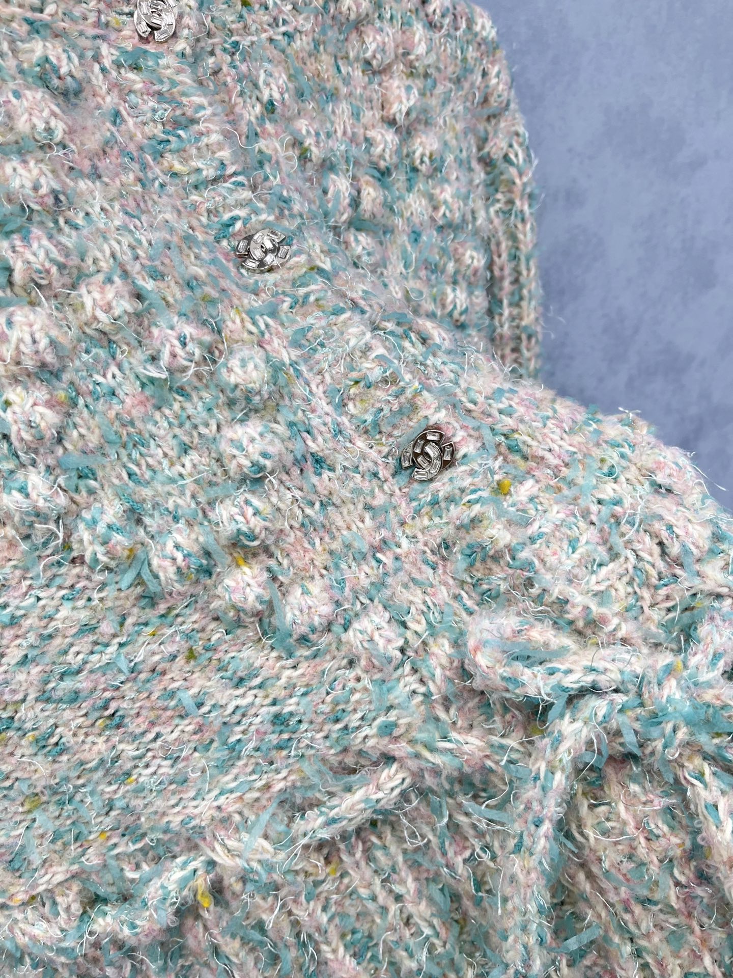 🛒𝐍𝐄𝐖 · 𝟐𝟎𝟐5/爆款现货原单品质 Chan*｜25中古系列重工抽绳手工钩花圆领外套独家订制纱线 