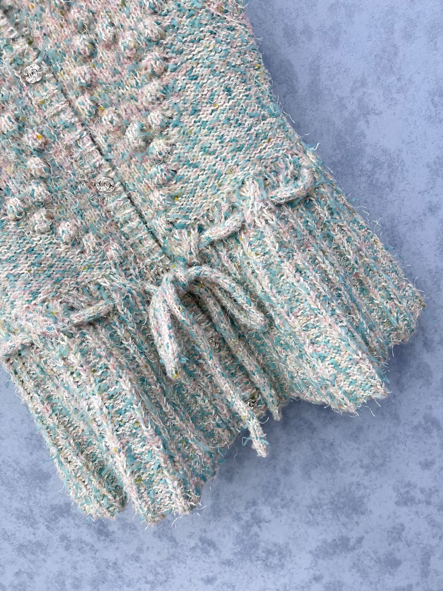 🛒𝐍𝐄𝐖 · 𝟐𝟎𝟐5/爆款现货原单品质 Chan*｜25中古系列重工抽绳手工钩花圆领背心外套独家订制纱