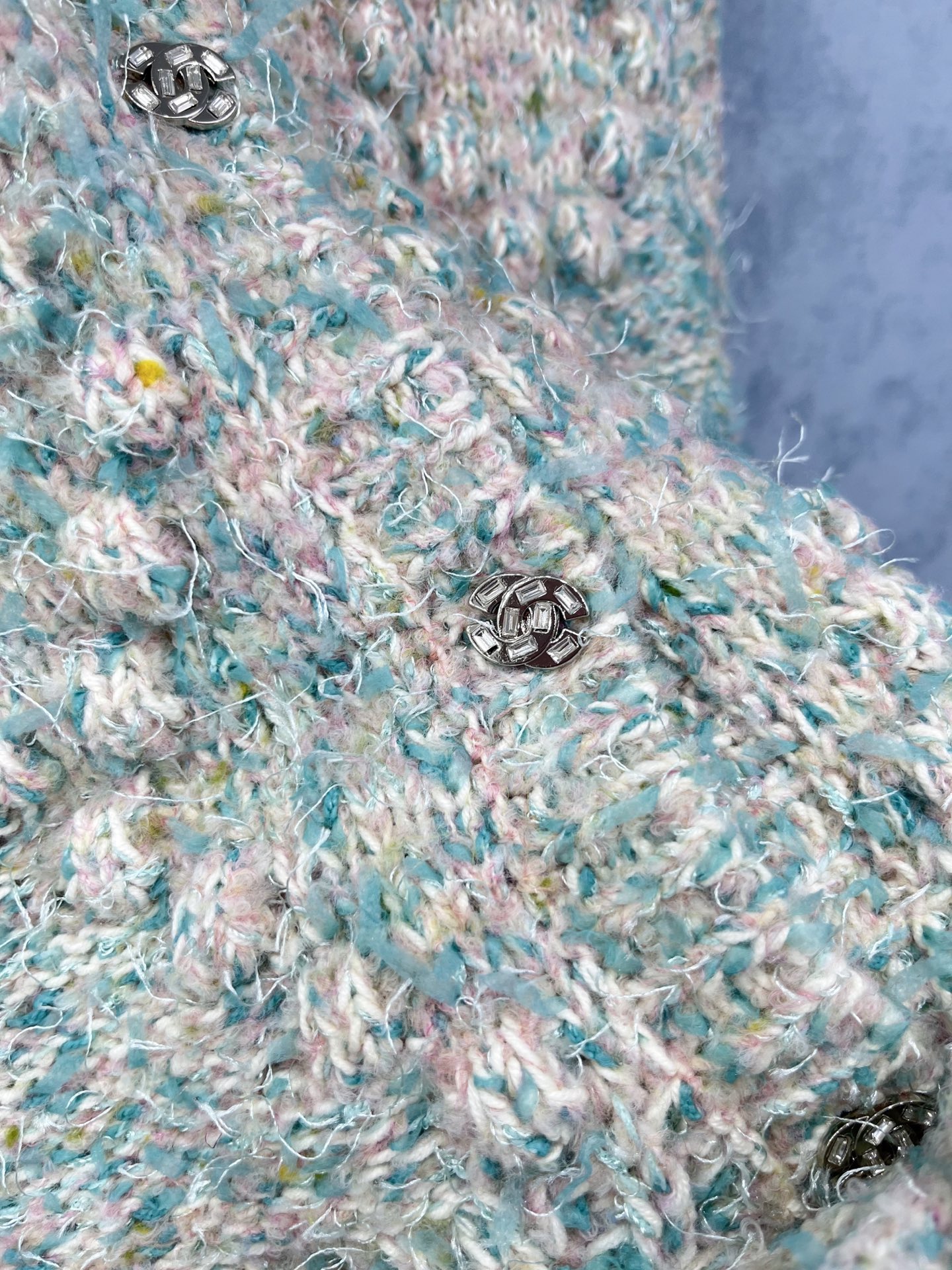 🛒𝐍𝐄𝐖 · 𝟐𝟎𝟐5/爆款现货原单品质 Chan*｜25中古系列重工抽绳手工钩花圆领背心外套独家订制纱